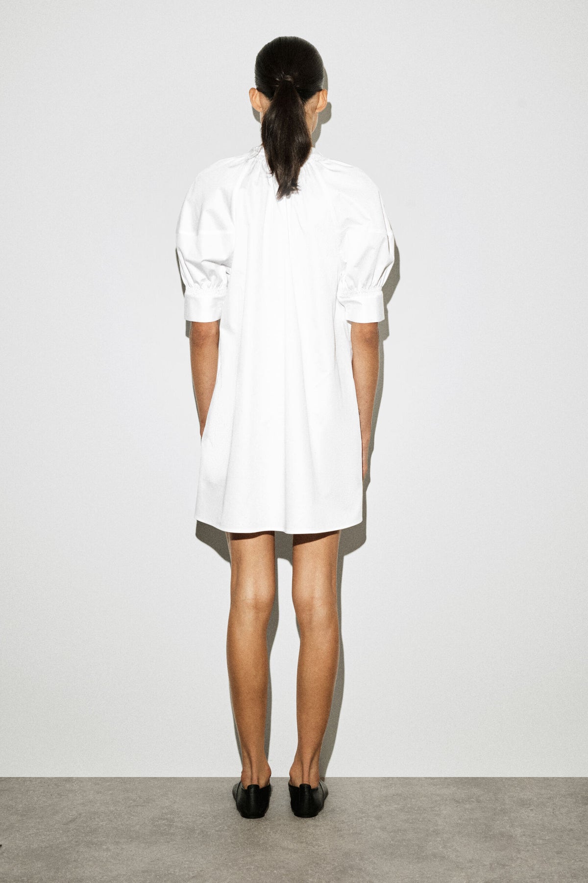 VESTIDO CAMISERO CON MANGAS ABULLONADAS - BLANCO - StillMedia/Lookbook