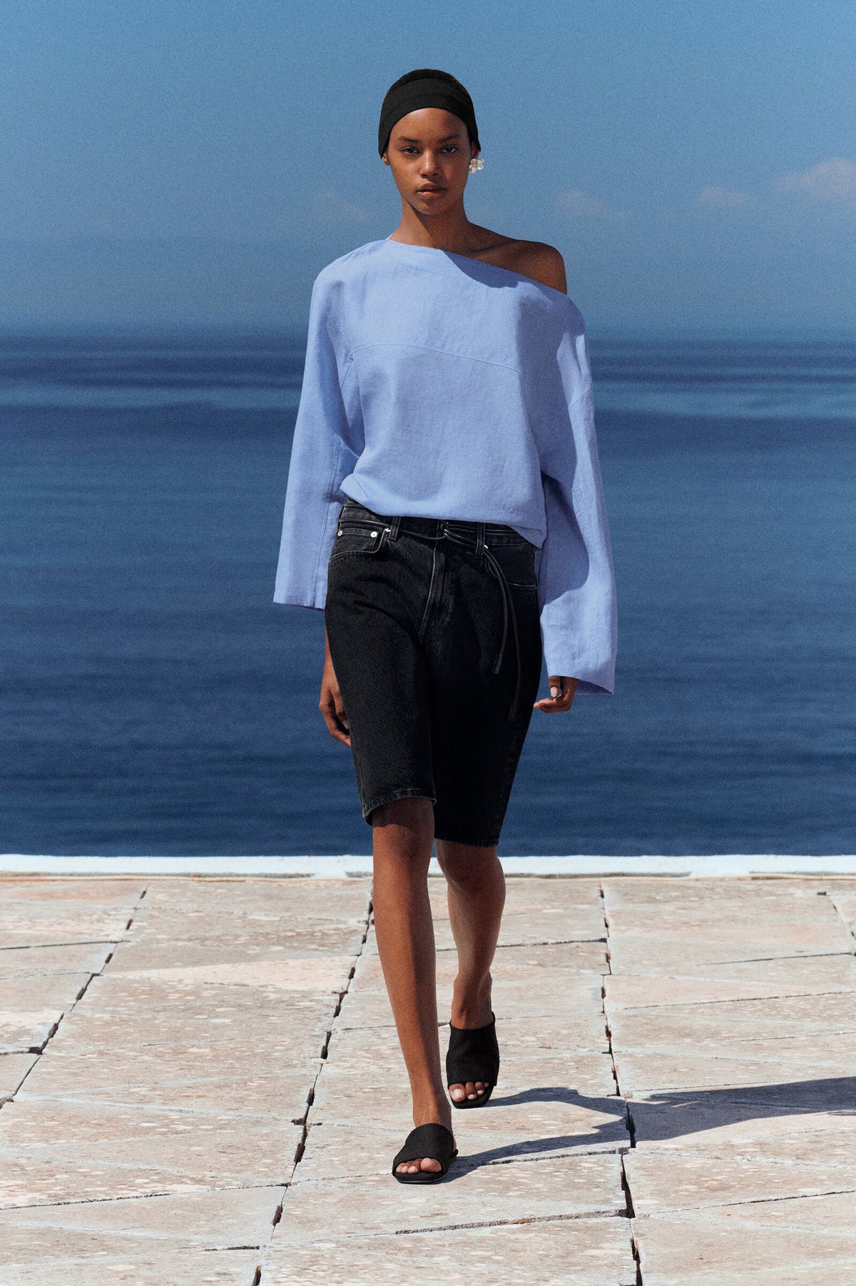 BLUSA DE LINO CON ESCOTE DE BOTE - AZUL CLARO - StillMedia/Environmental
