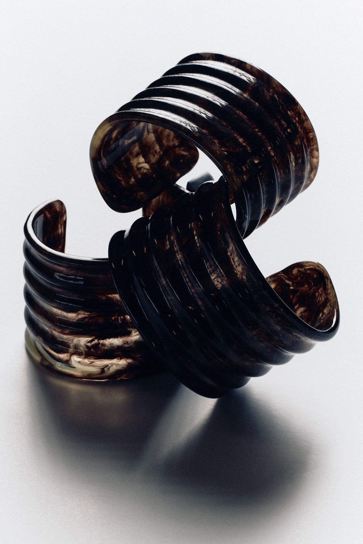BRAZALETE ONDULADO - MARRÓN / VETEADO