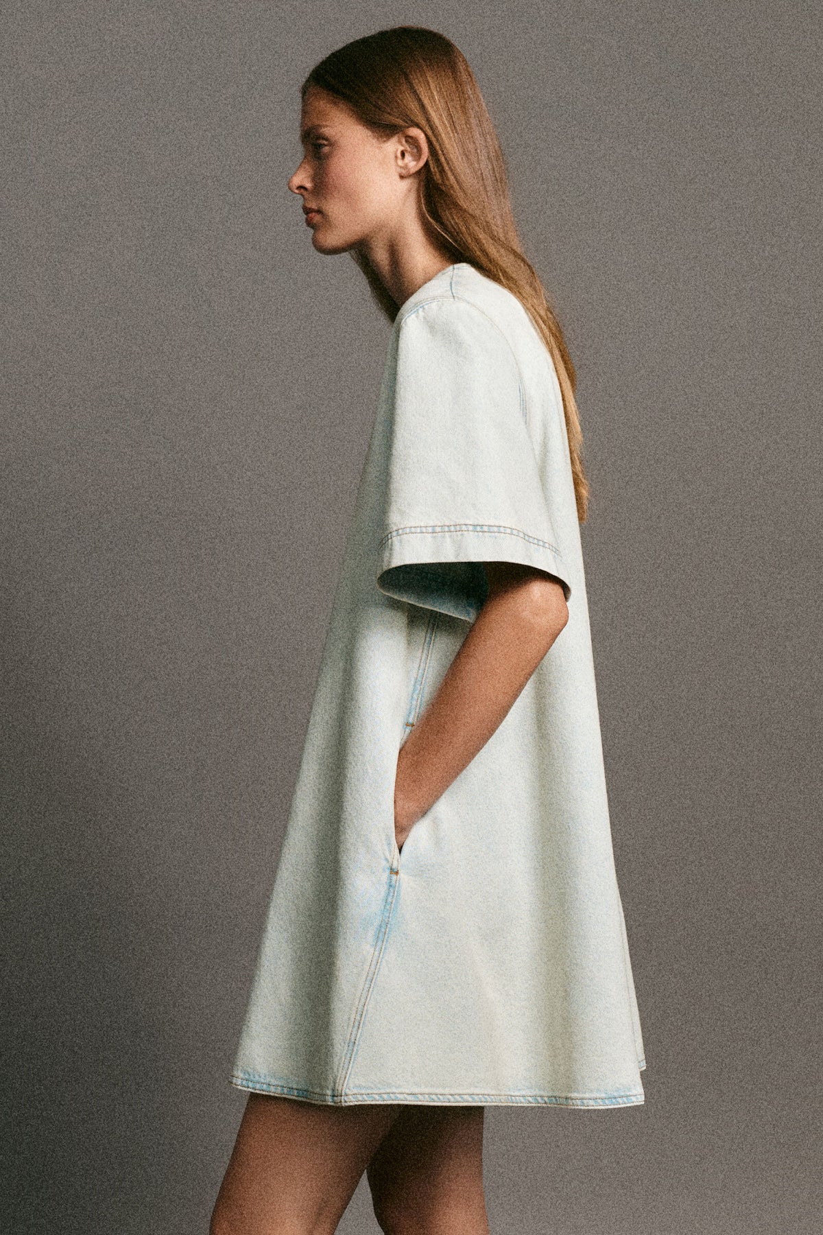VESTIDO DE MEZCLILLA ACAMPANADO - AZUL CLARO | Lookbook