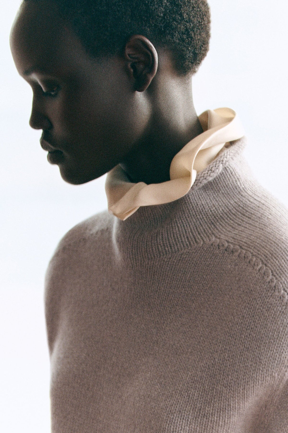 SUÉTER DE CUELLO DE TORTUGA DE CACHEMIRA - GRIS CLARO MÉLANGE | Lookbook