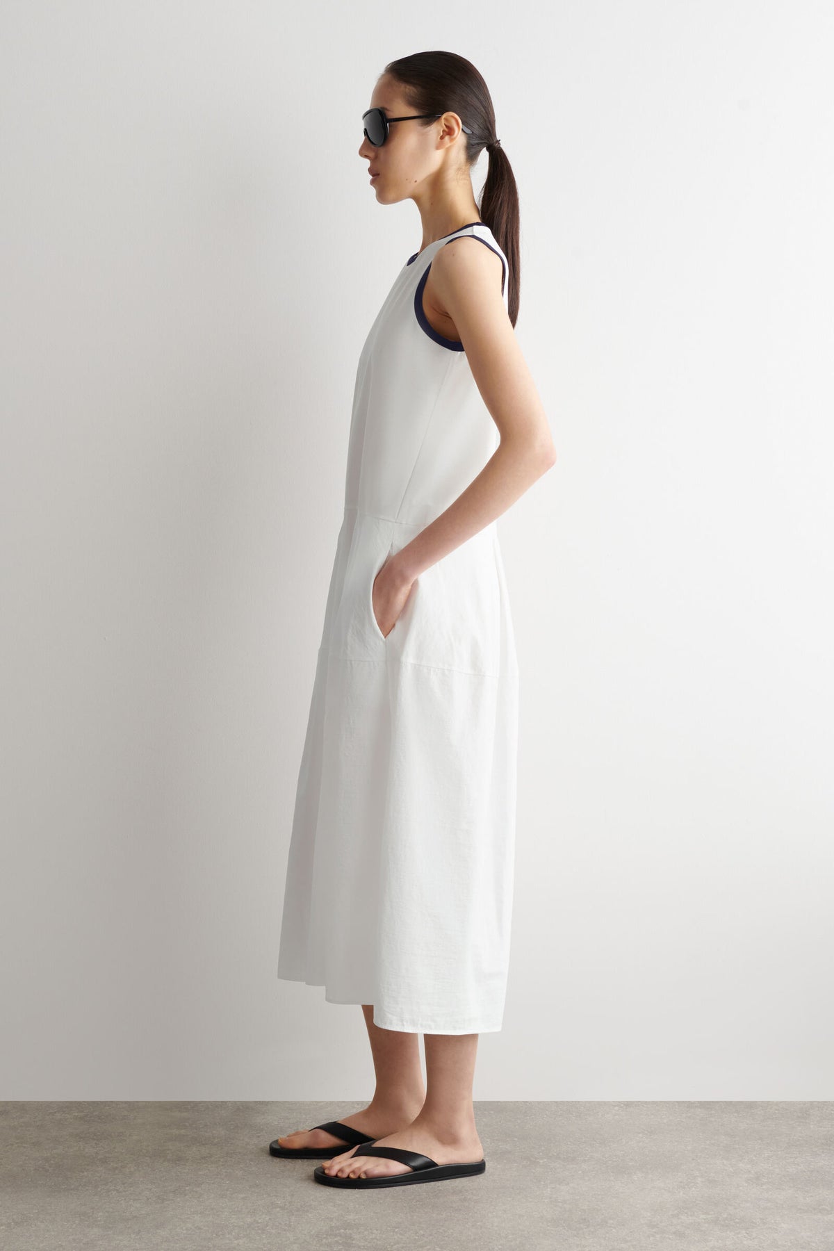 VESTIDO MIDI SIN MANGAS CON PANELES - BLANCO / MARINO