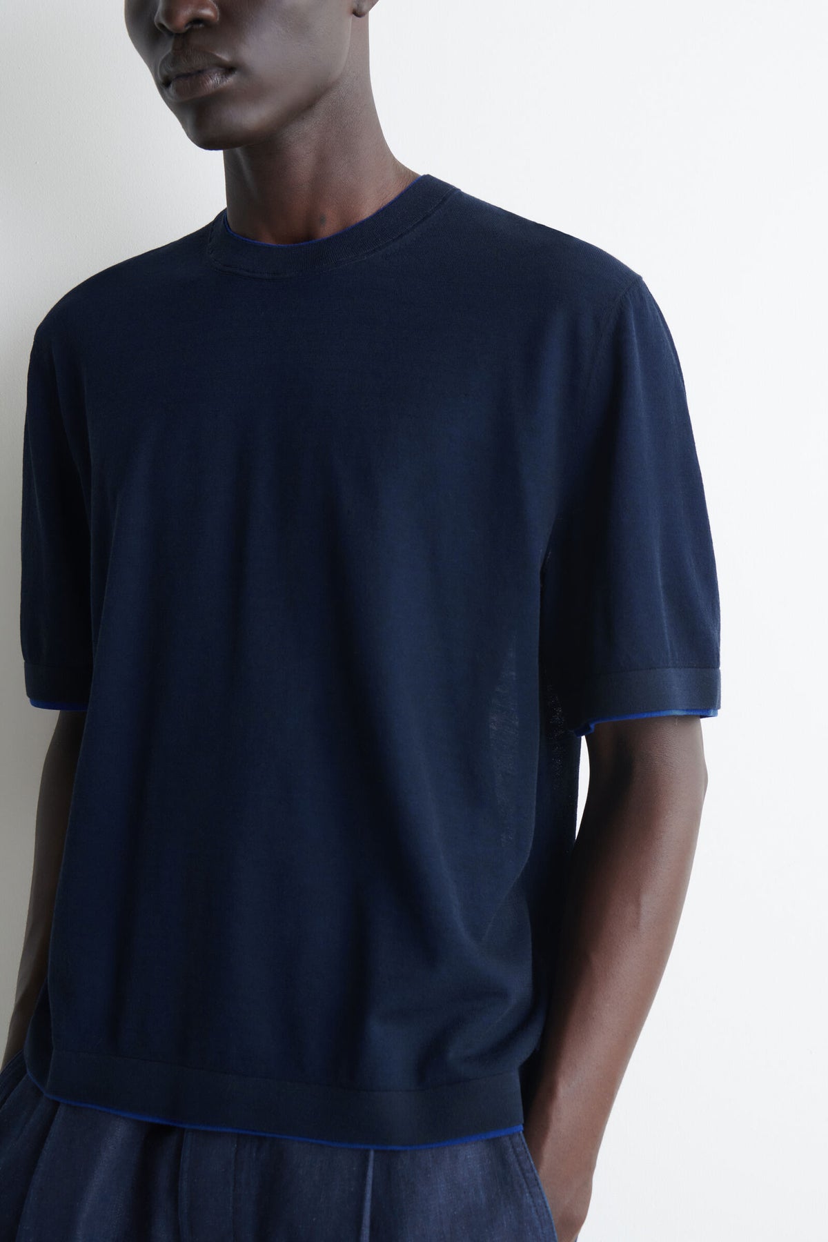 CAMISETA DE ALGODÓN TEJIDA EN CAPAS - AZUL MARINO / AZUL COBALTO