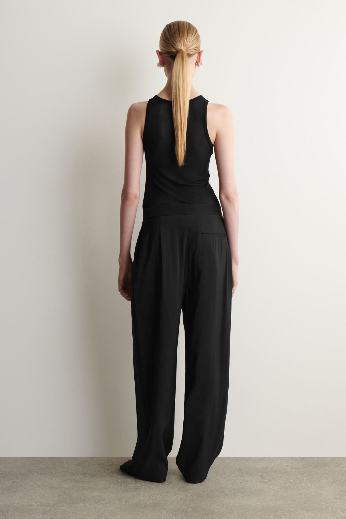 PANTALONES DRAPEADOS DE PIERNA RECTA - NEGRO - StillMedia/Lookbook