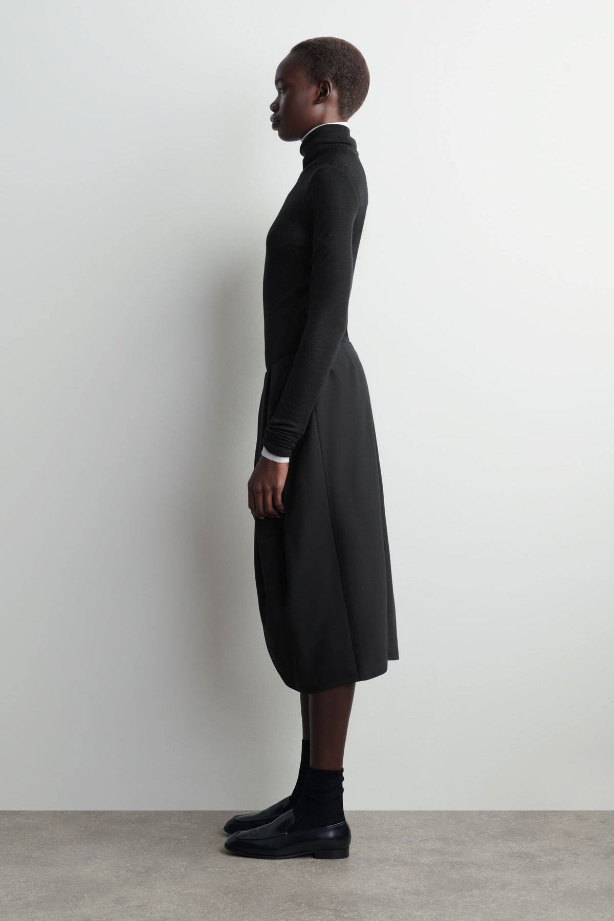 FALDA TULIPÁN DE LANA PLISADA DE LARGO MEDIO - NEGRO - StillMedia/Lookbook