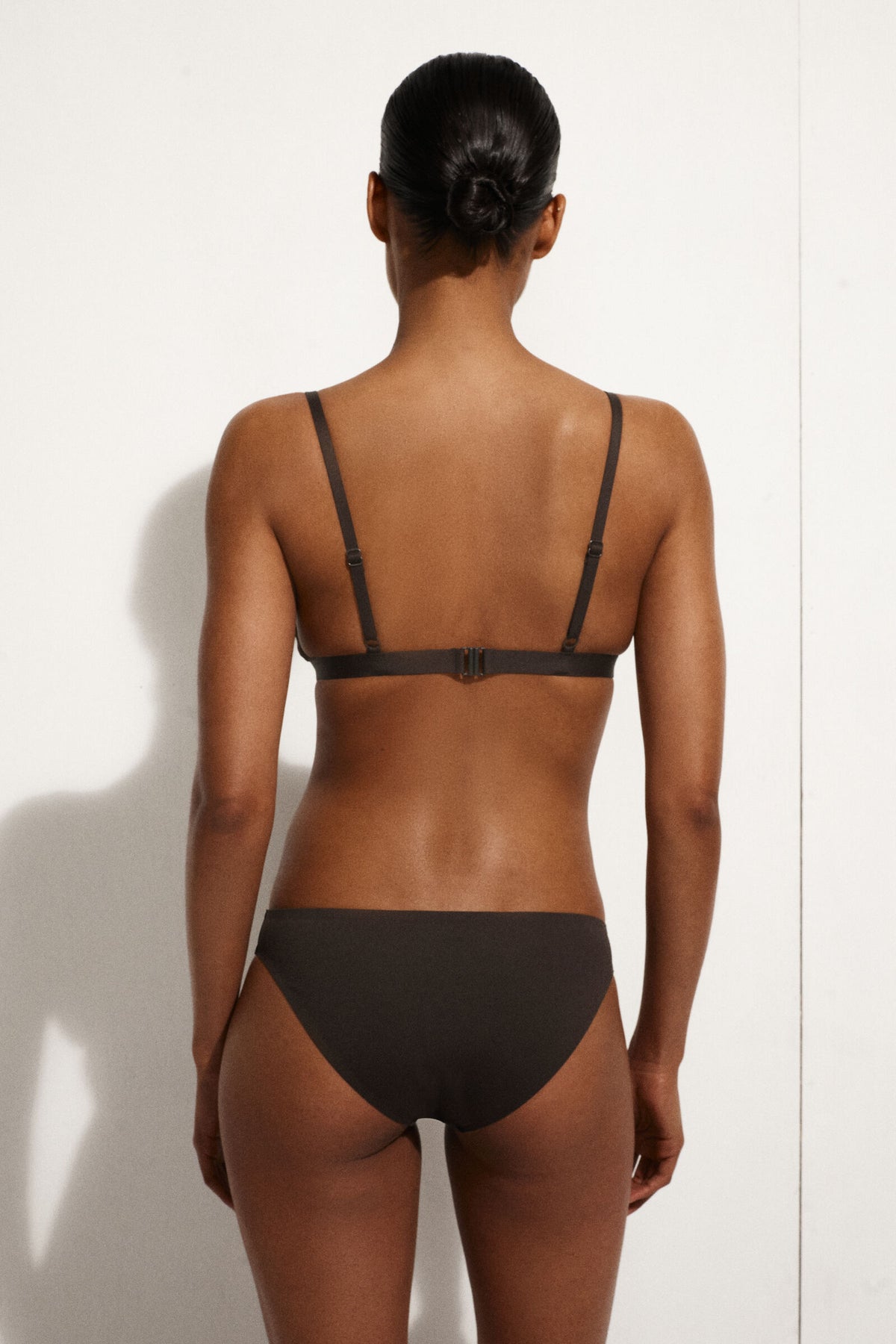 TOP DE BIKINI TRIANGULAR - MARRÓN OSCURO - StillMedia/Lookbook