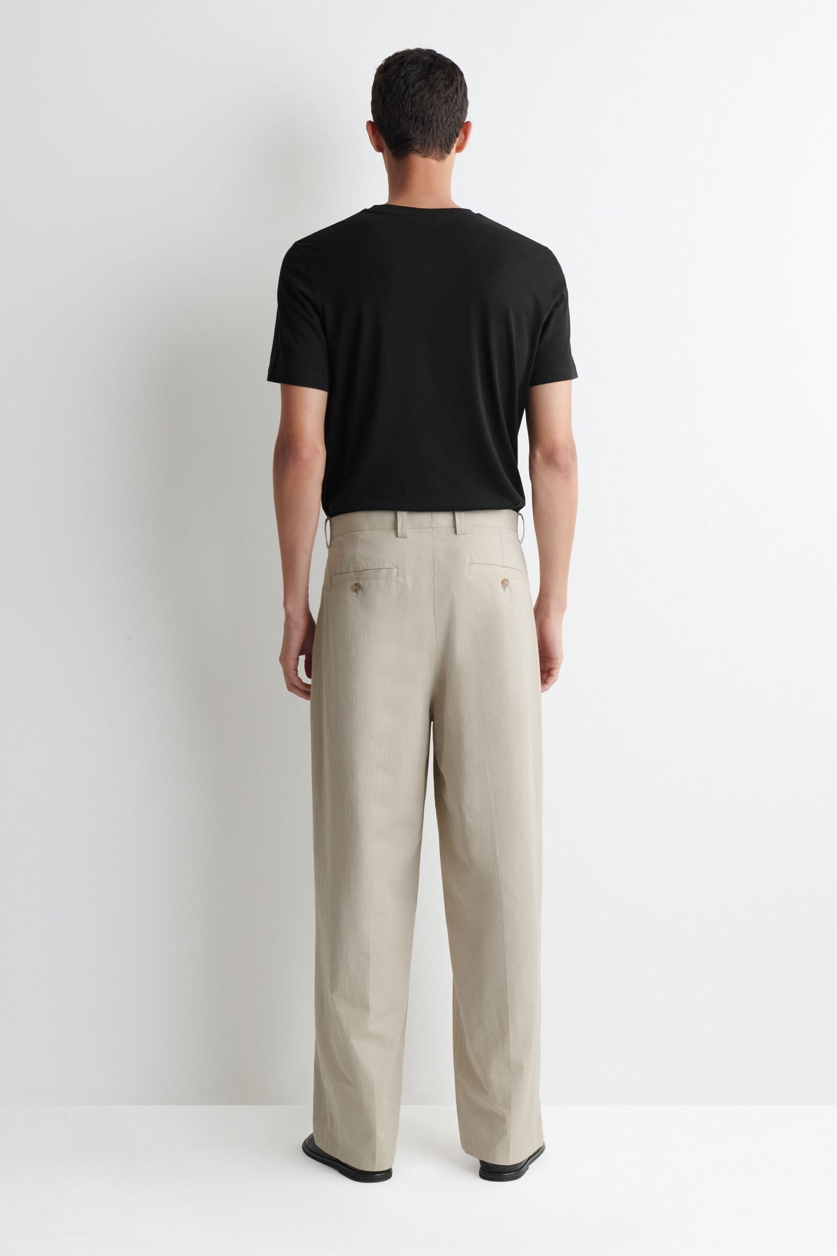 PLAYERA DE ALGODÓN DE CORTE REGULAR - NEGRO