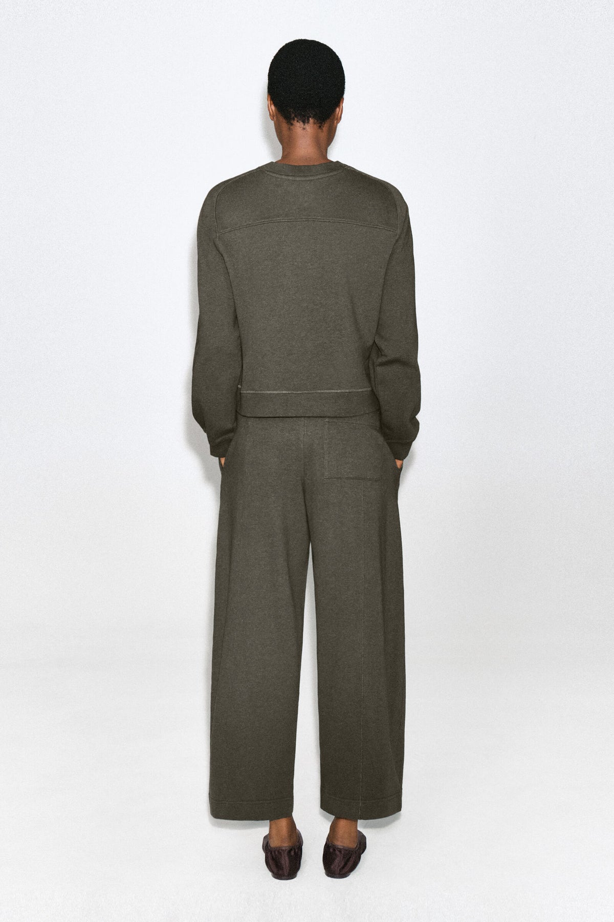 JOGGERS DE ALGODÓN CON PIERNA BARREL - MARRÓN
