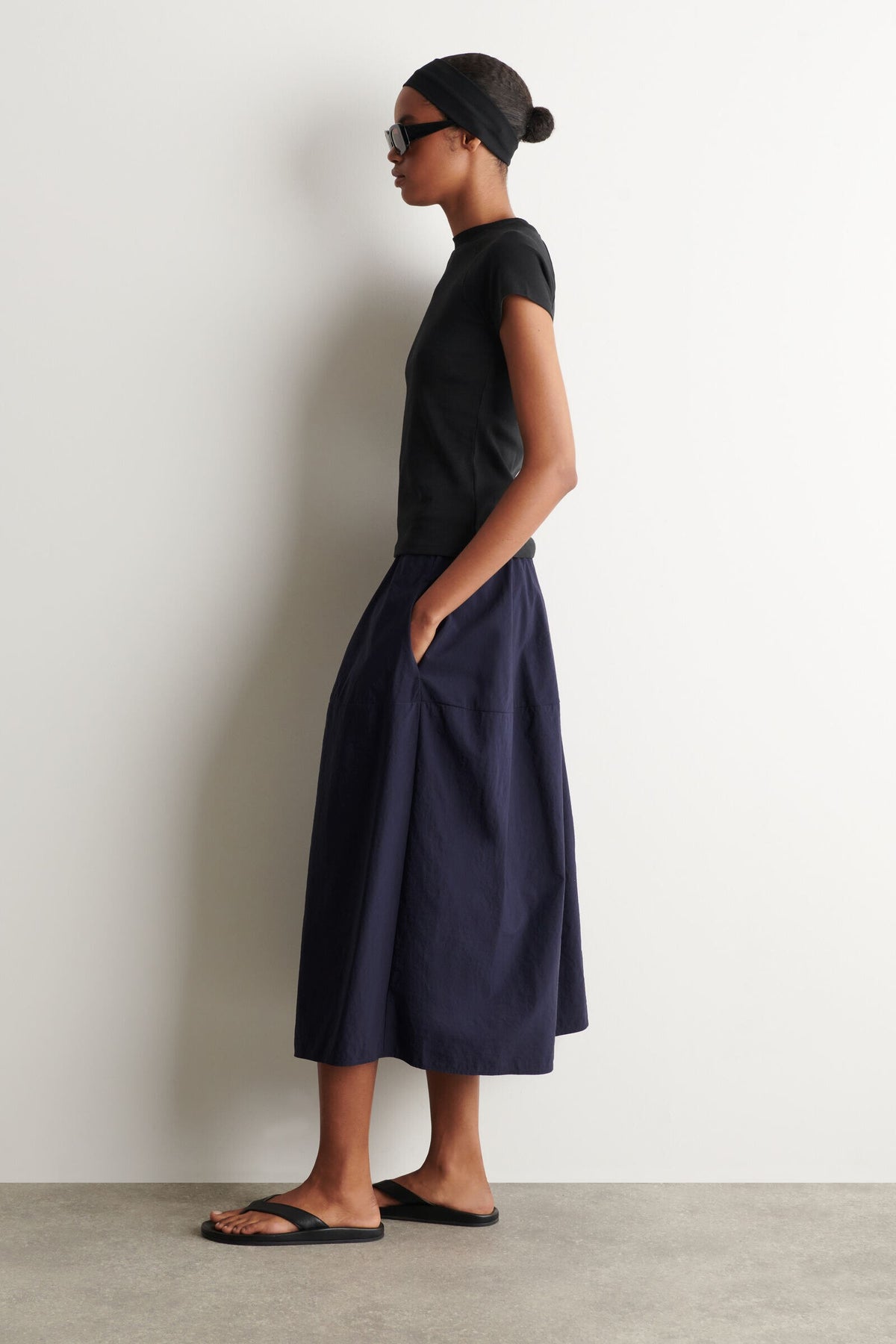 FALDA MIDI DE NYLON ESCULPIDA - MARINO
