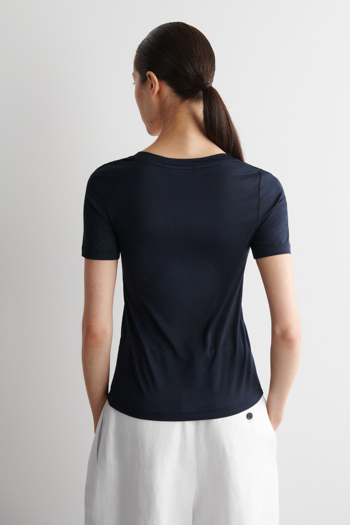 CAMISETA DE SEDA AJUSTADA - AZUL MARINO