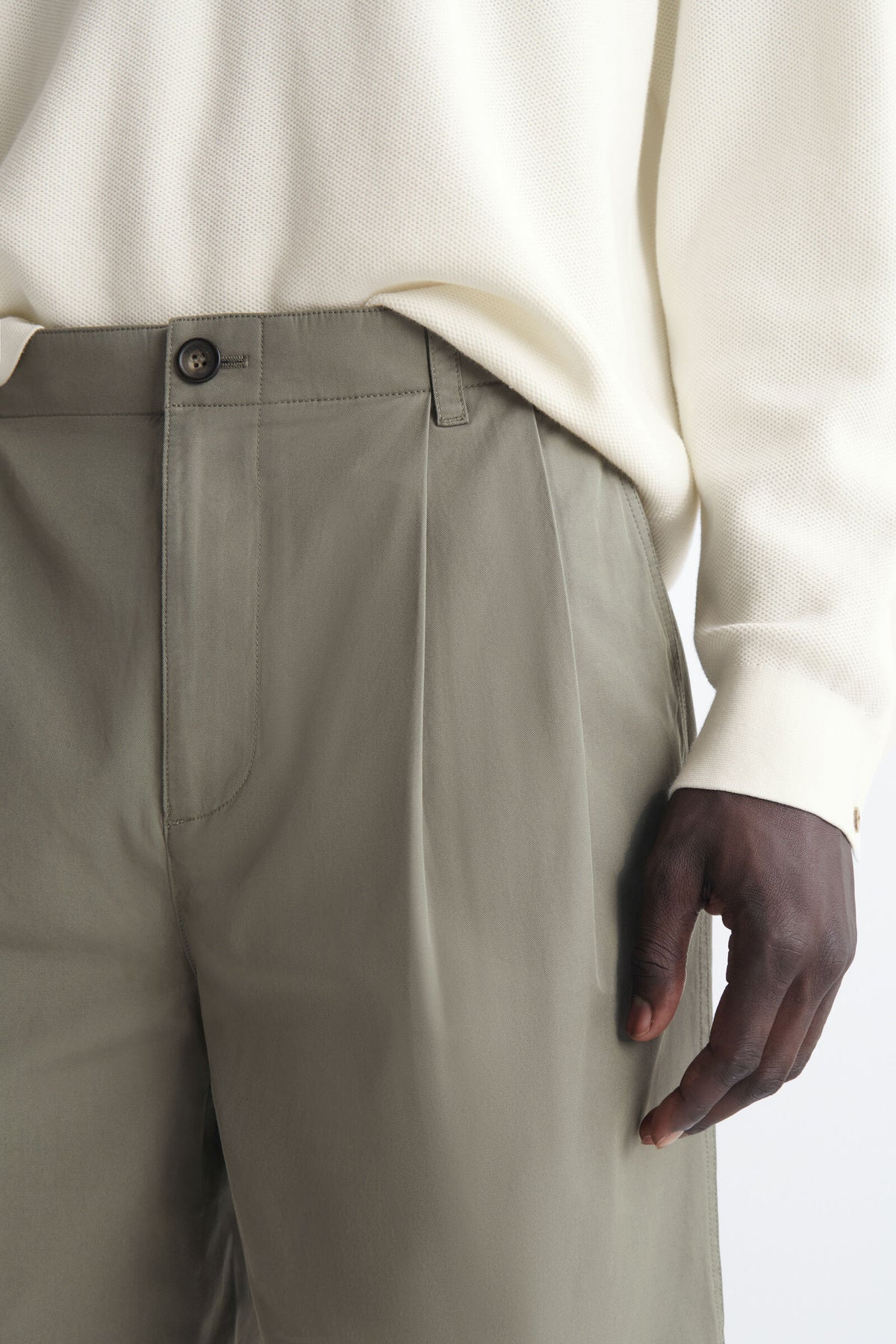 SHORTS DE ALGODÓN CON PLIEGUES - KAKI