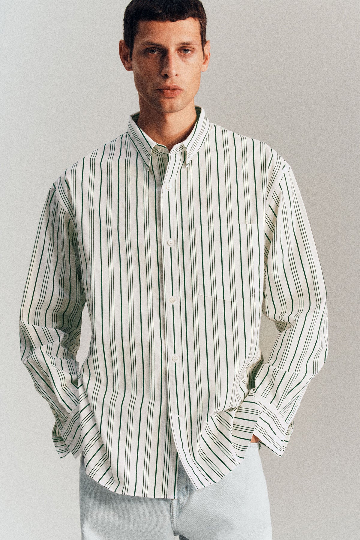 CAMISA OVERSIZED DE POPELINA DE ALGODÓN A RAYAS - BLANCO / VERDE / RAYADO | Lookbook