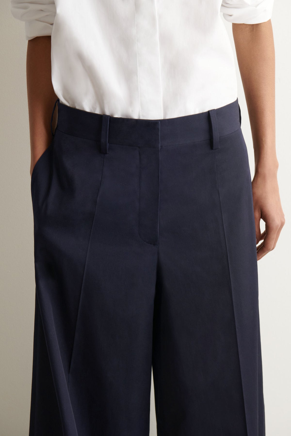 PANTALONES DE ALGODÓN-TWILL DE PIERNA ANCHA CON DOBLADILLO - MARINO