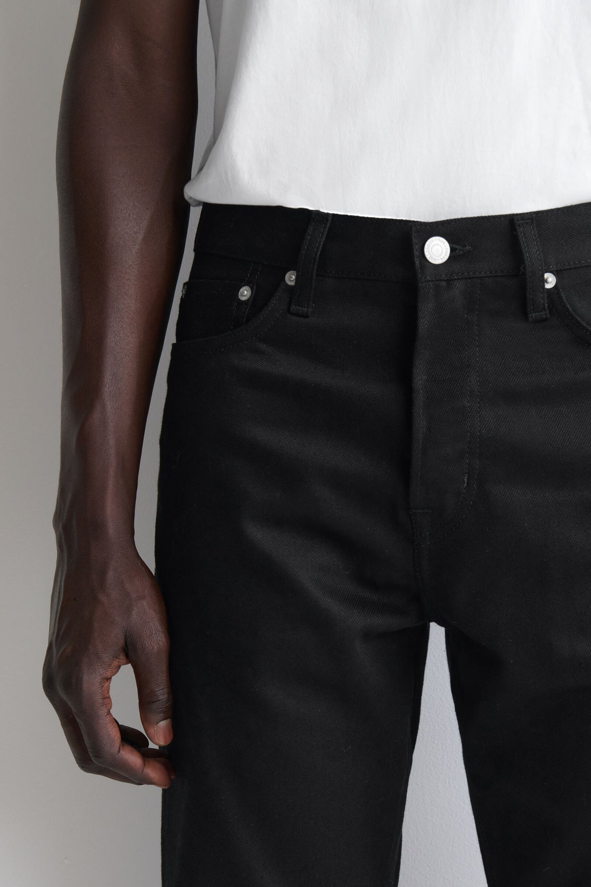 JEANS SIGNATURE DE CORTE REGULAR Y PIERNA RECTA - NEGRO