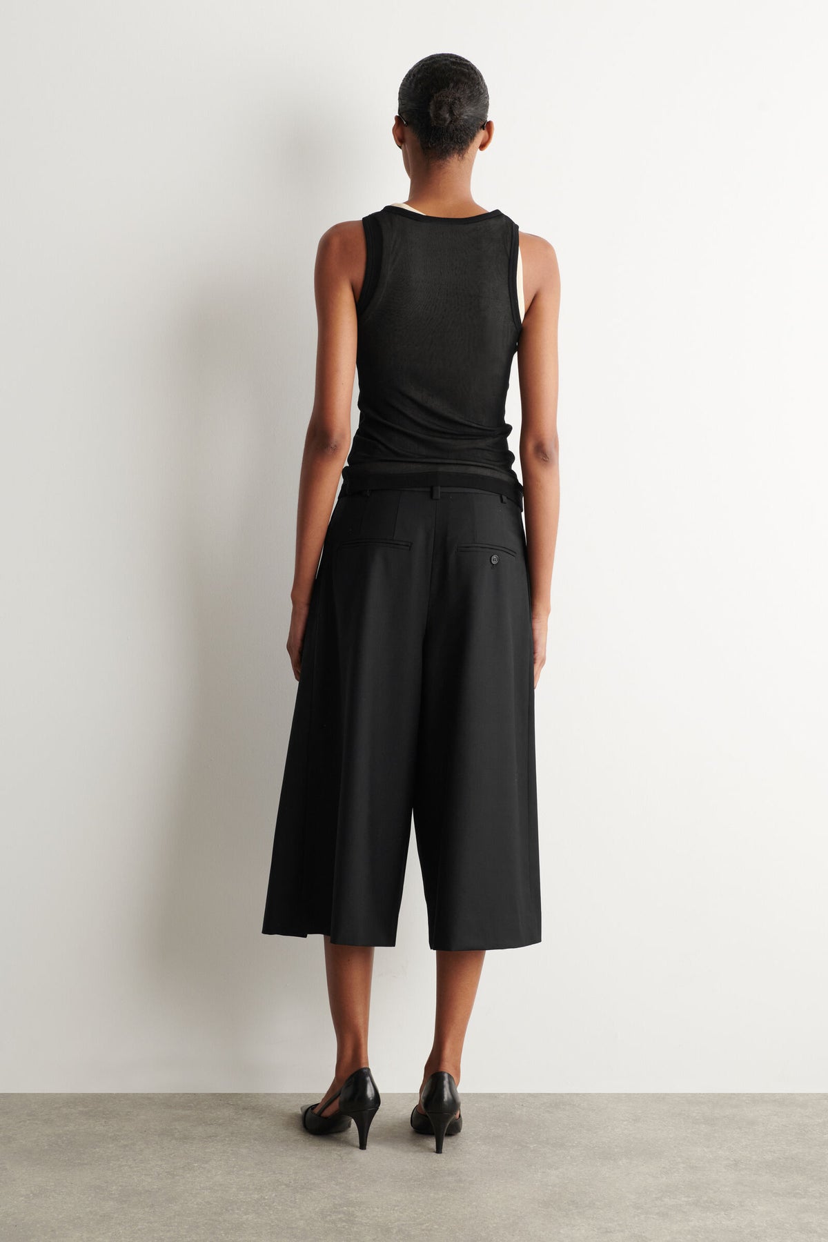 PANTALONES CULOTTE DE LANA PLISADA - NEGRO