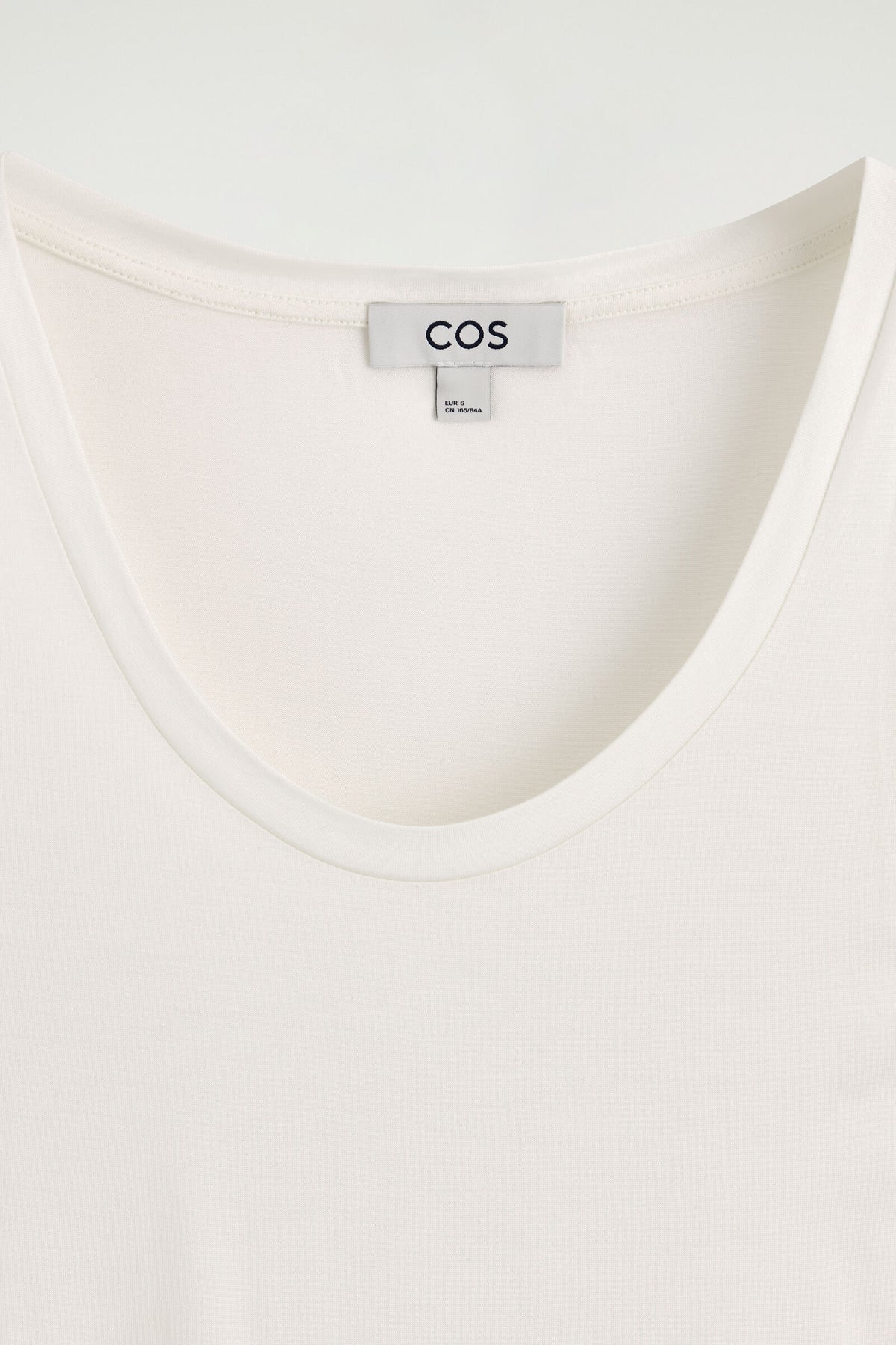 TANK TOP DE SEDA CON ESCOTE REDONDO - BLANCO | DescriptiveDetail