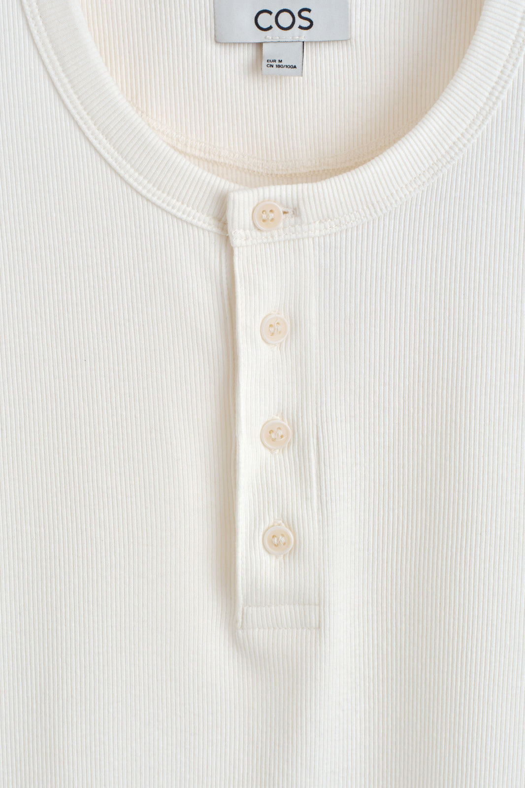 CAMISETA HENLEY ACANALADA AJUSTADA - BLANCO | DescriptiveDetail