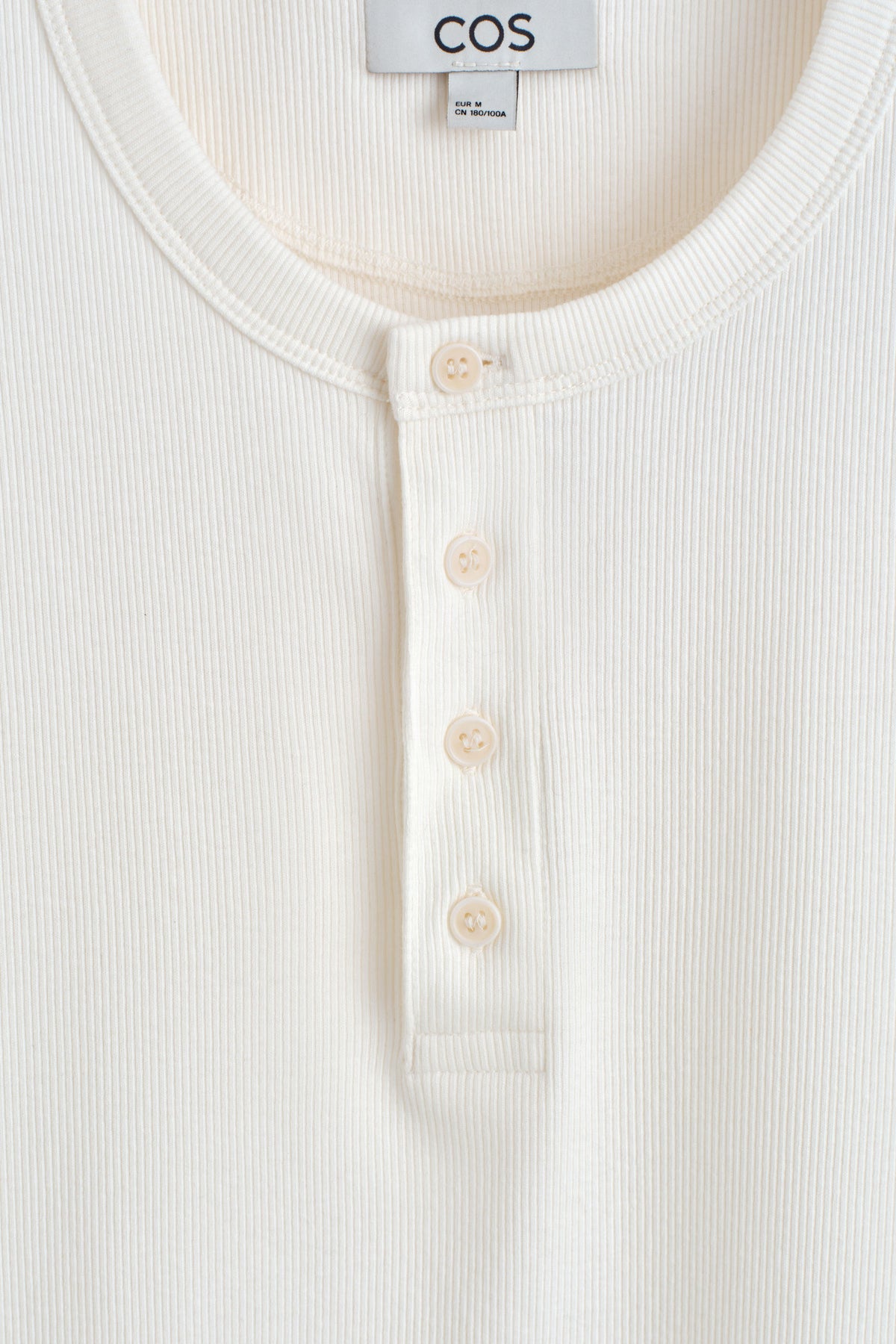 CAMISETA HENLEY ACANALADA AJUSTADA - BLANCO | DescriptiveDetail