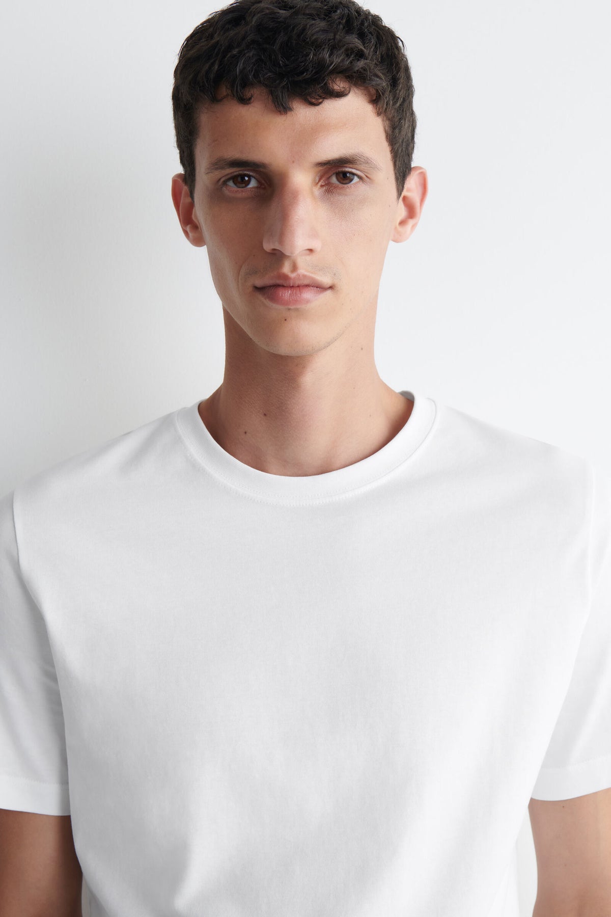 PLAYERA DE ALGODÓN DE CORTE REGULAR - BLANCO