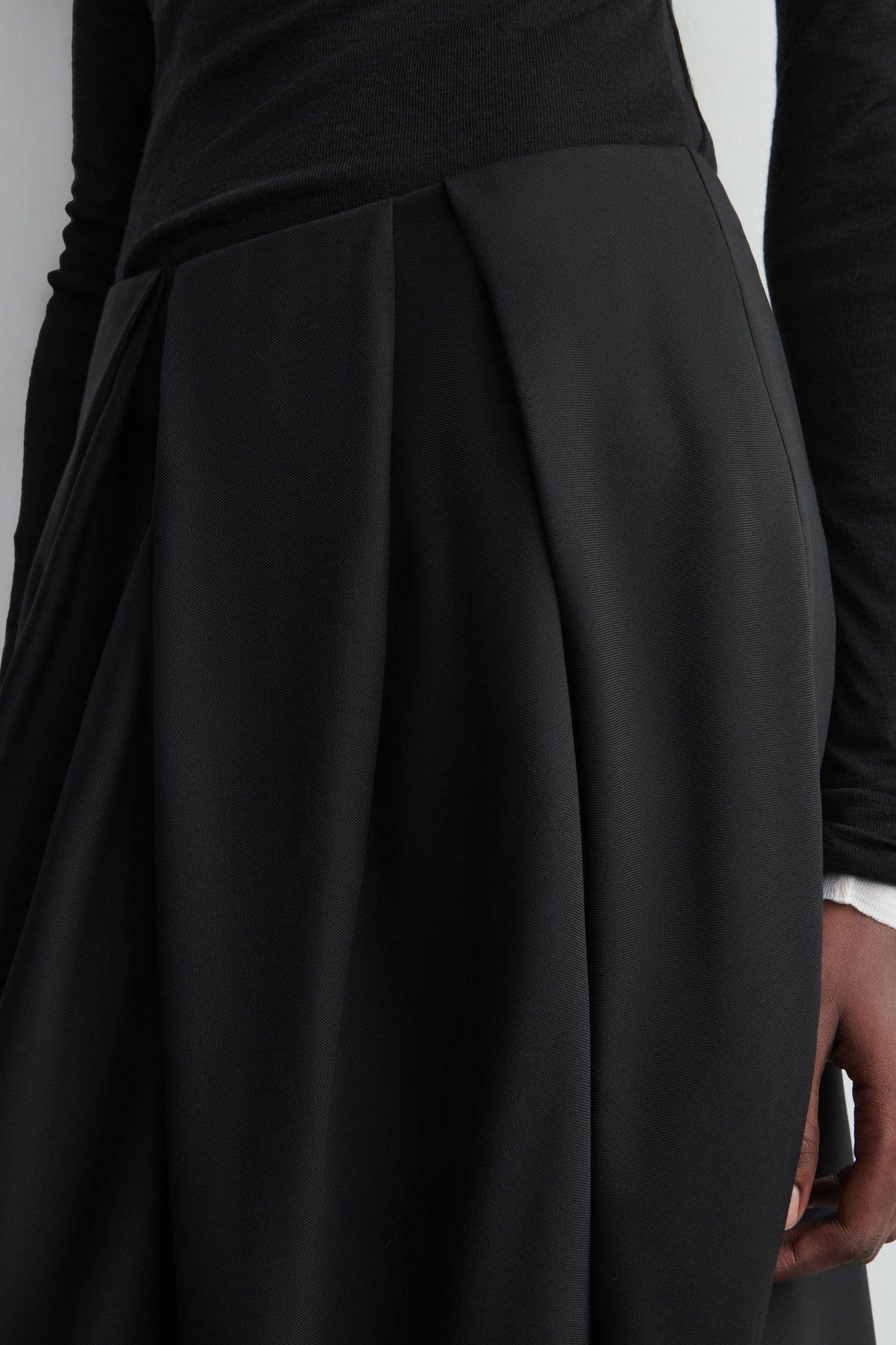 FALDA TULIPÁN DE LANA PLISADA DE LARGO MEDIO - NEGRO - StillMedia/Lookbook