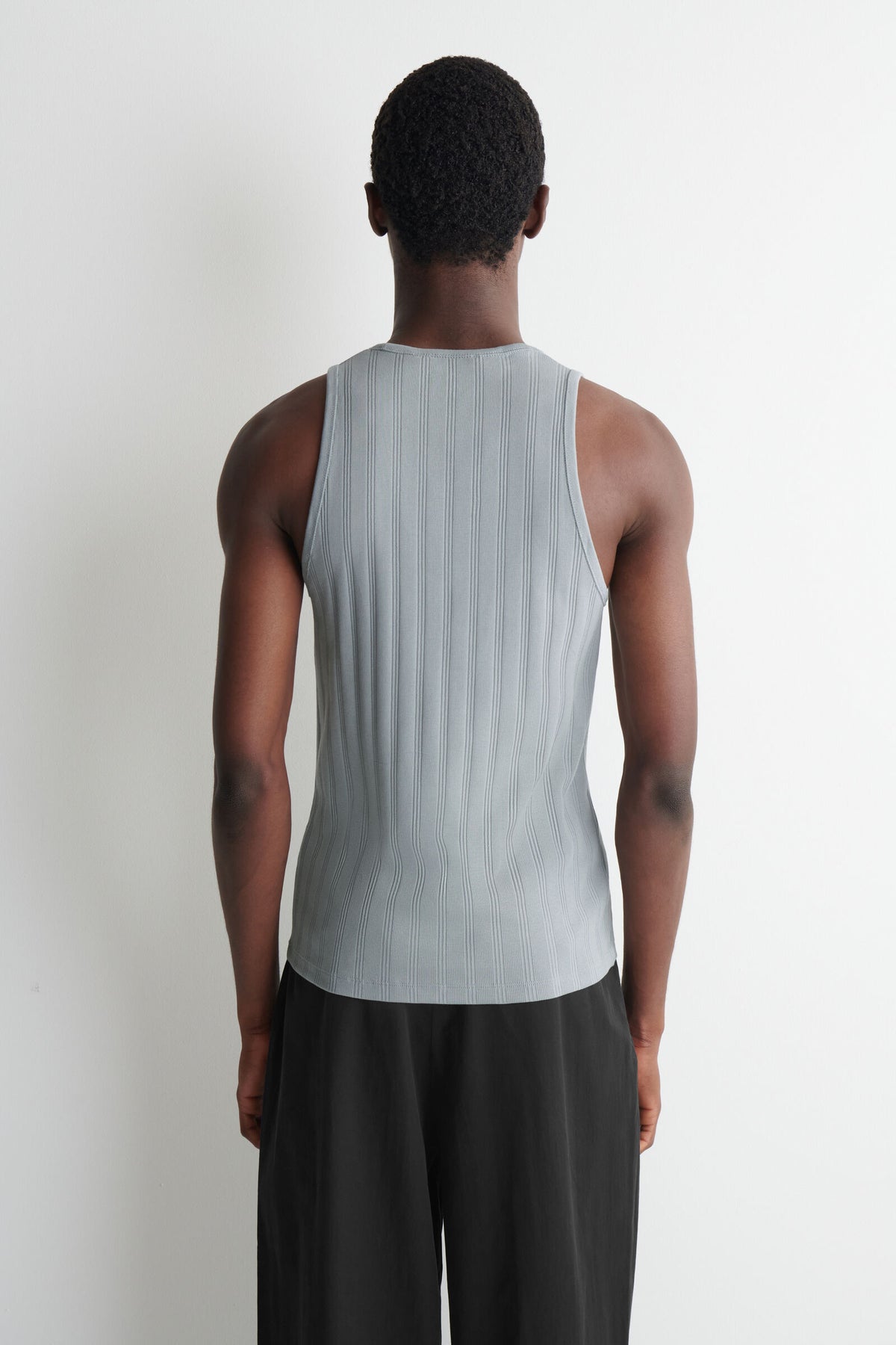 TOP DE ALGODÓN CON RIBETE RÍGIDO AJUSTADO - GRIS