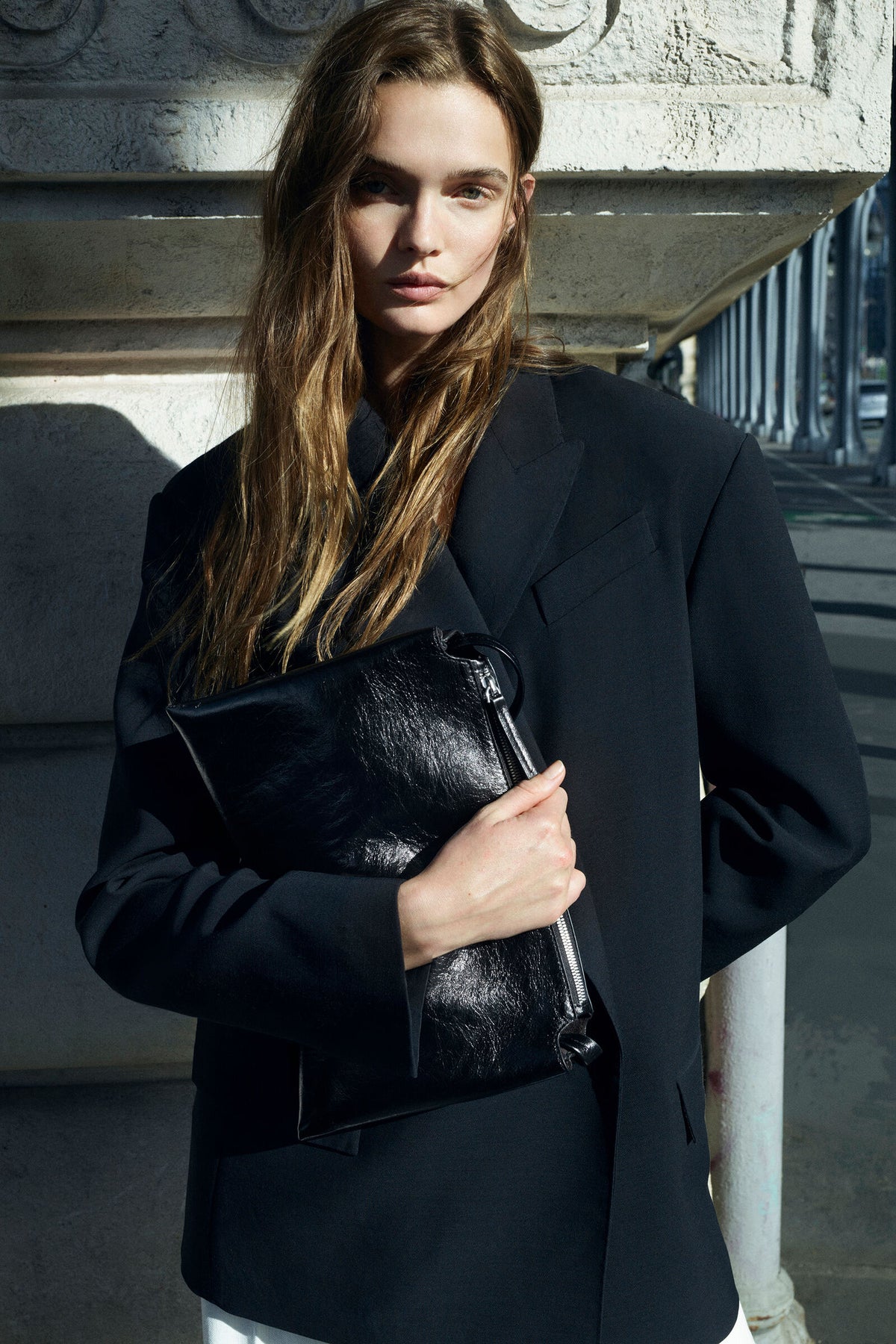 BOLSO DE HOMBRO PABELLÓN - CUERO - NEGRO | Lookbook