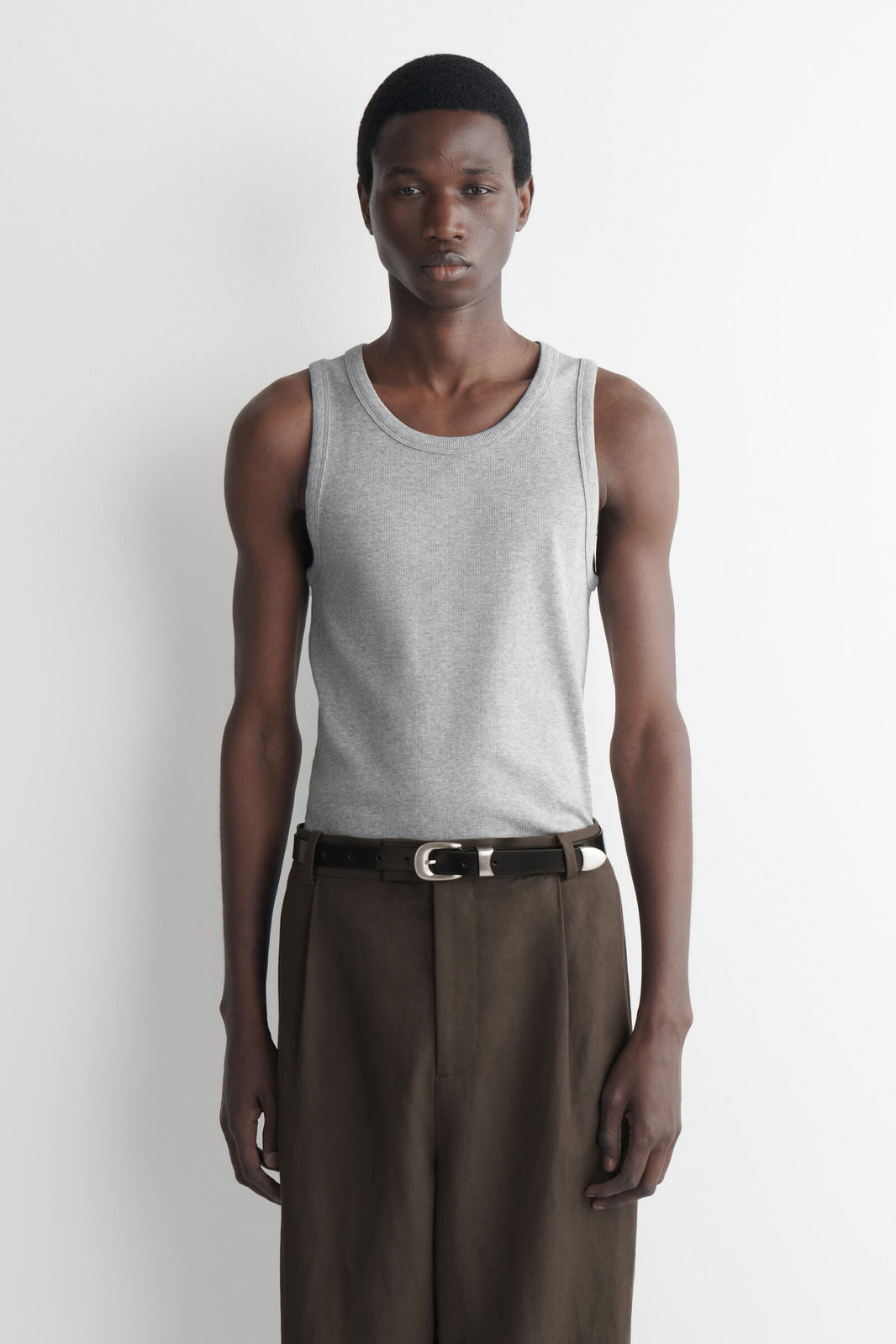 CAMISETA DE ALGODÓN AJUSTADA Y ACANALADA - GRIS JASPEADO