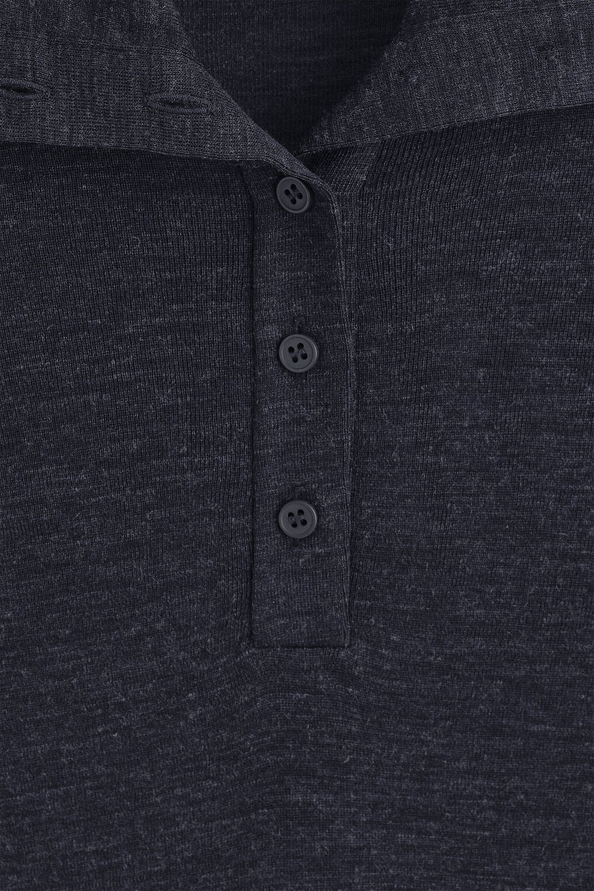 TOP DE MERINO CON CUELLO DE TROMPETA Y BOTONES - CARBÓN MELANGE | DescriptiveDetail