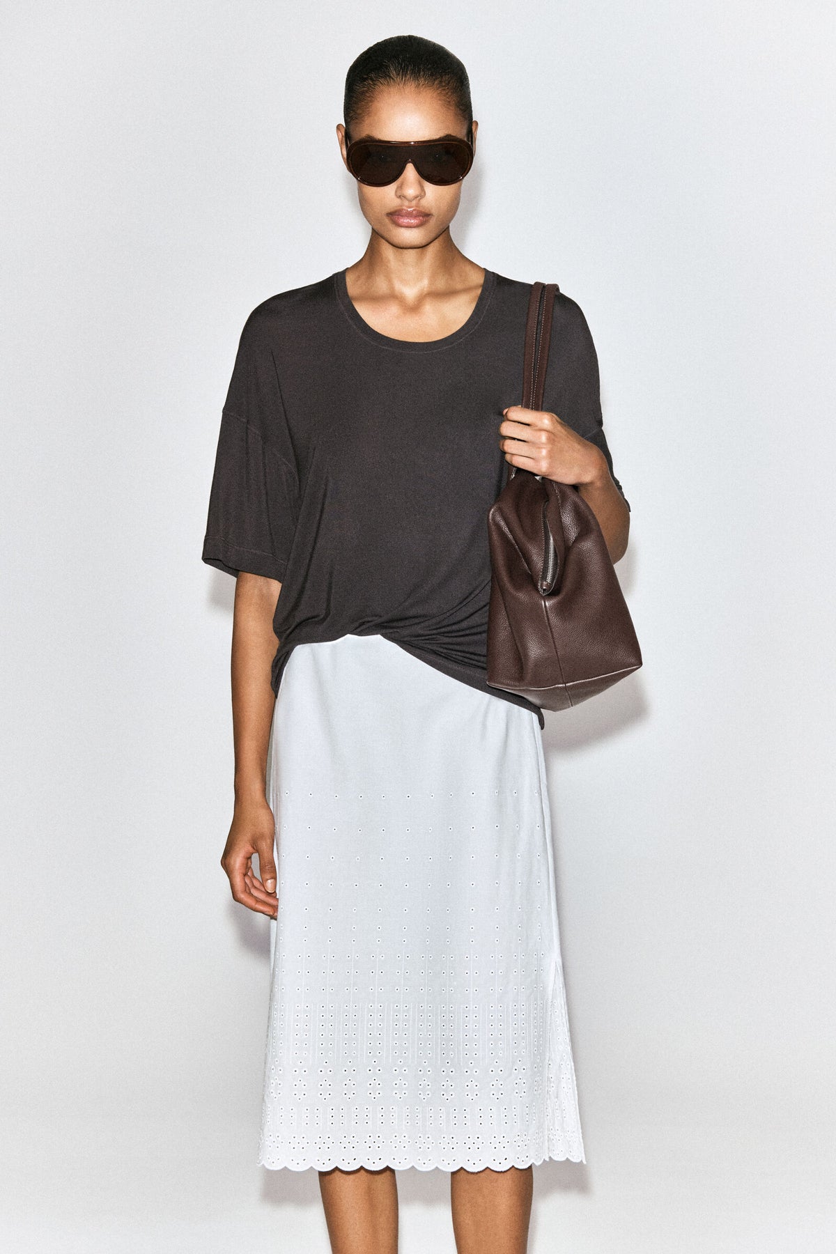 CAMISETA FLUIDA DE MODAL CON ESCOTE REDONDO - MARRÓN