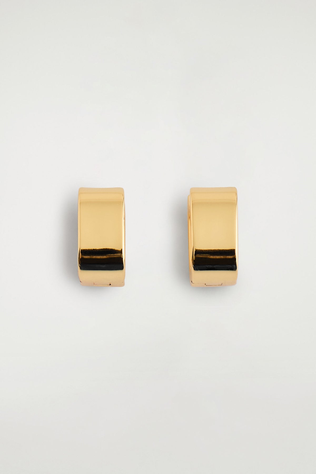 ARETES DE ARO CUADRADO - DORADO