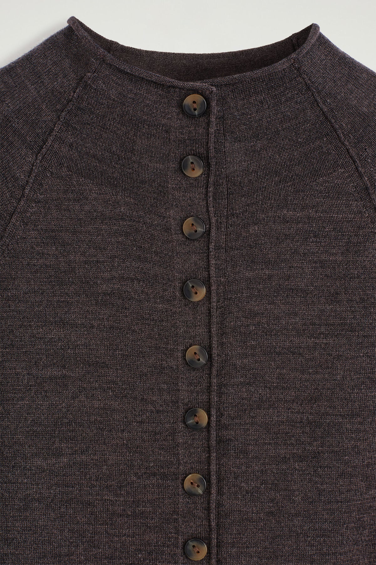 CÁRDIGAN DE CUELLO ALTO DE LANA MERINO - MARRÓN MEZCLADO | DescriptiveDetail