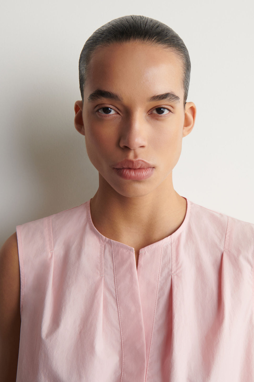 BLUSA SIN MANGAS CON PLIEGUES - ROSADO