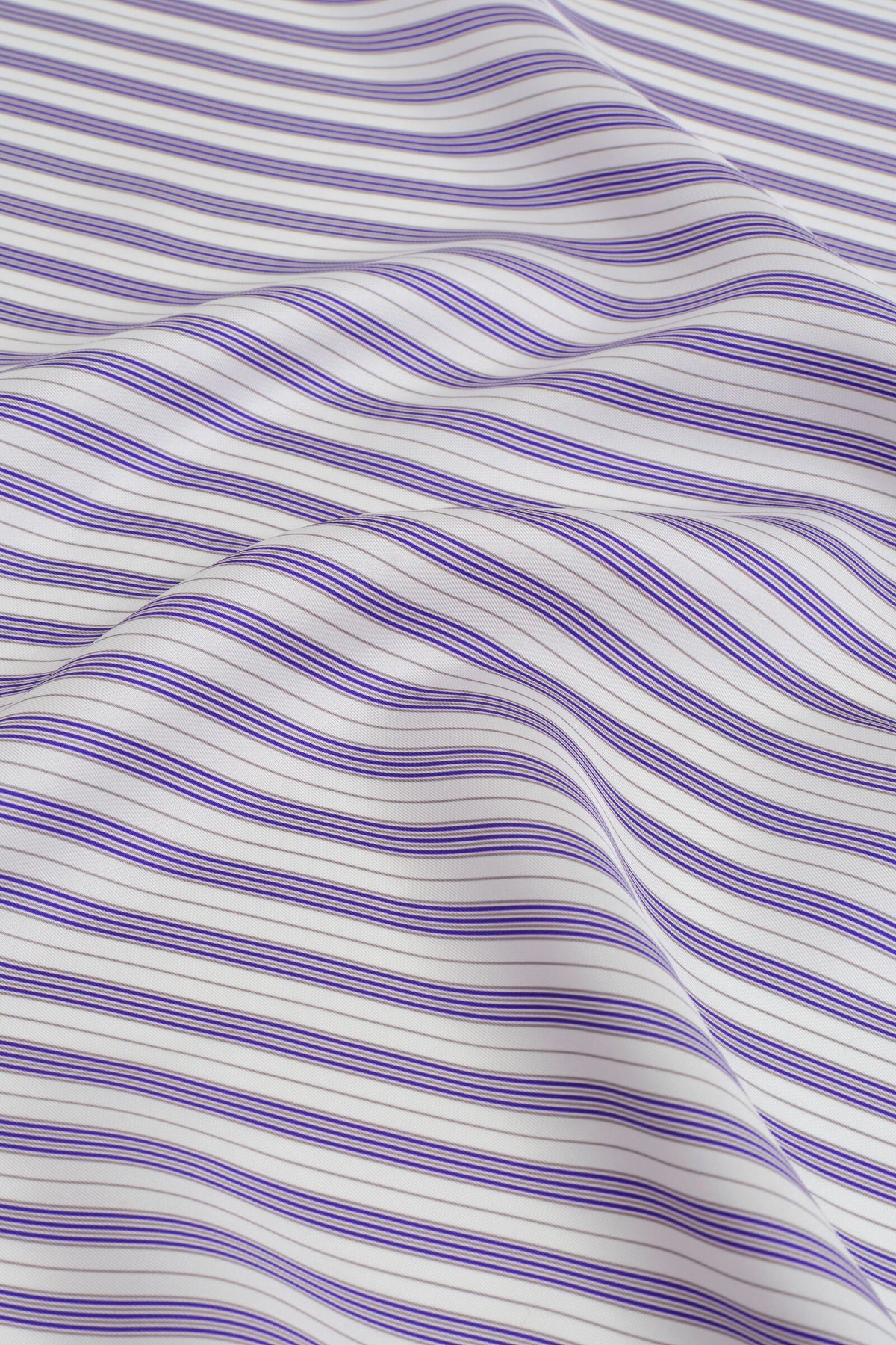 PAÑUELO DE SEDA A RAYAS - MORADO / RAYAS | DescriptiveDetail