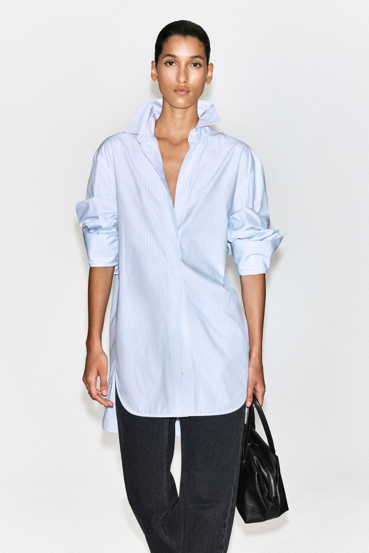 CAMISA DE MEZCLA DE ALGODÓN A RAYAS CON CUELLO RECORTADO - AZUL / BLANCO / RAYADO