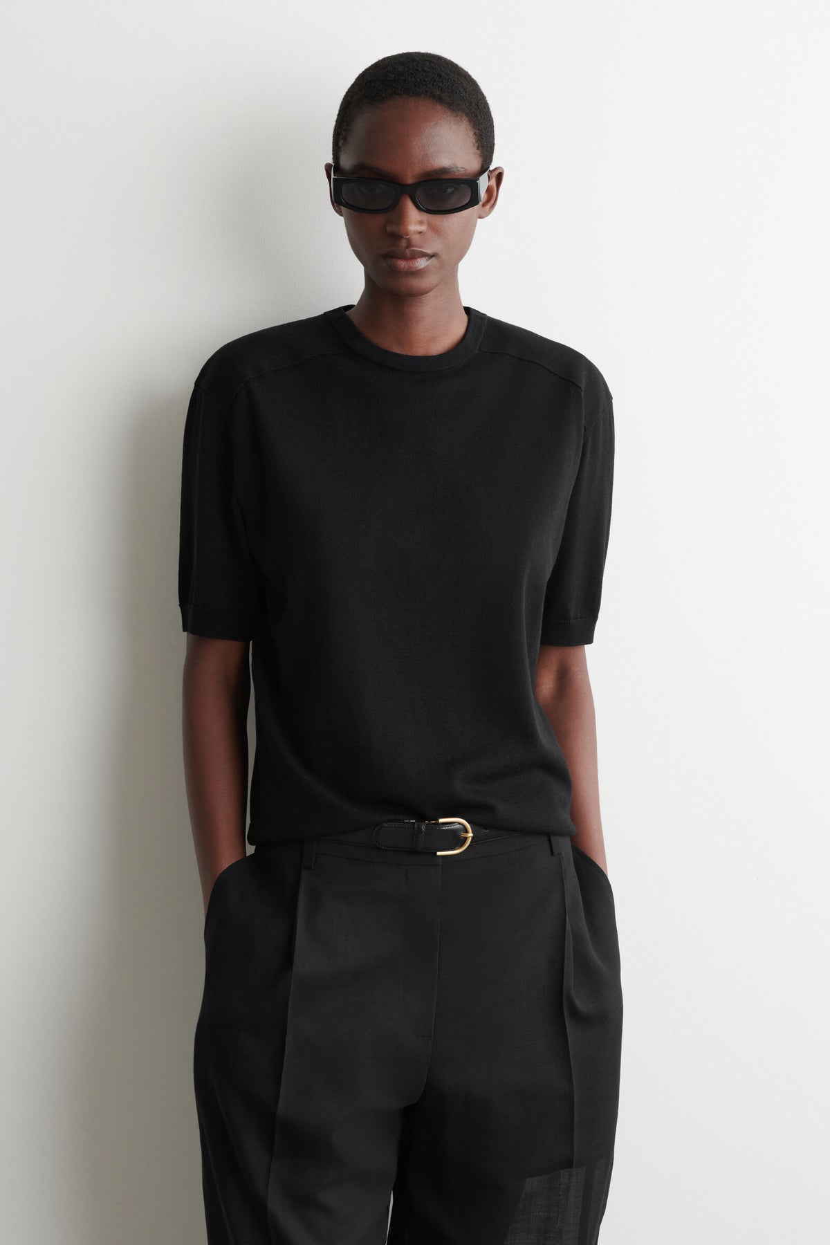 CAMISETA DE SEDA Y ALGODÓN CON HOMBROS ESCULTÓRICOS - NEGRO