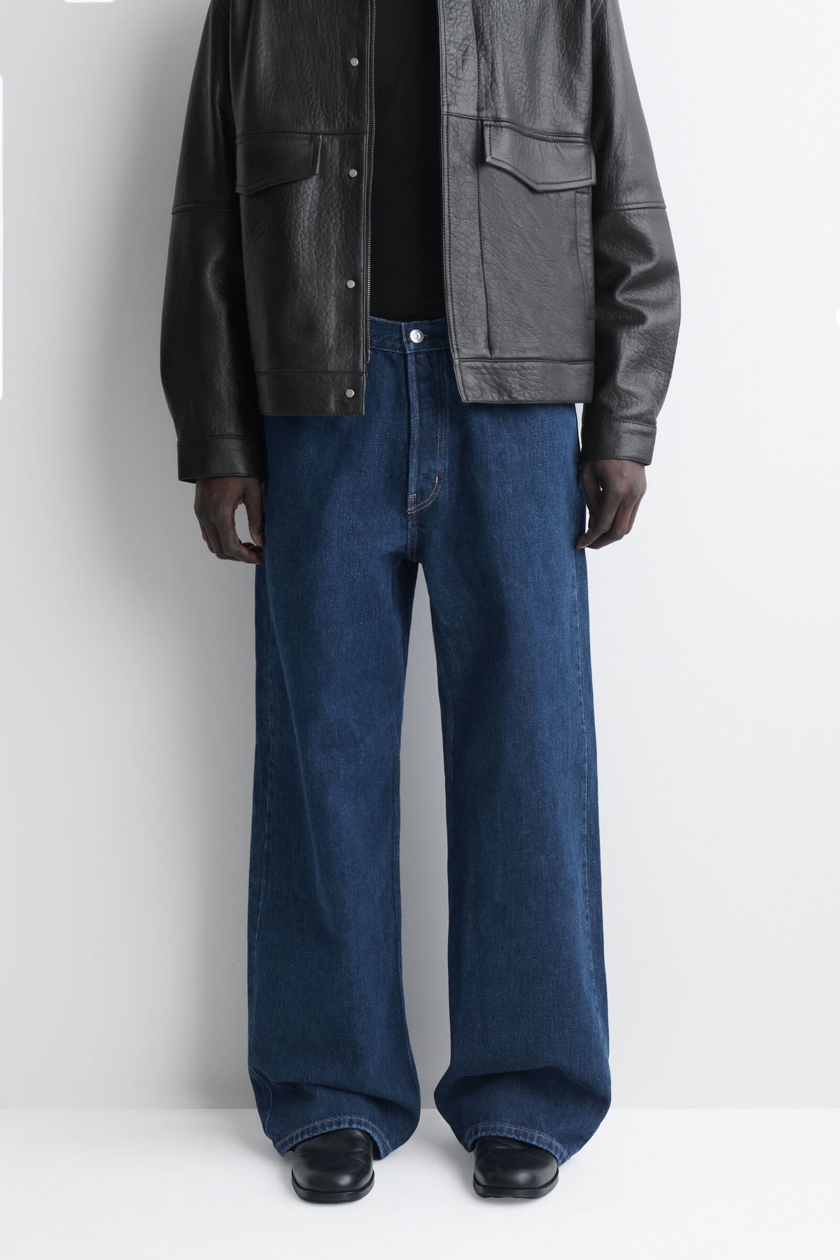 JEANS SELVEDGE DE CORTE SUELTO Y PIERNA ANCHA - AZUL OSCURO