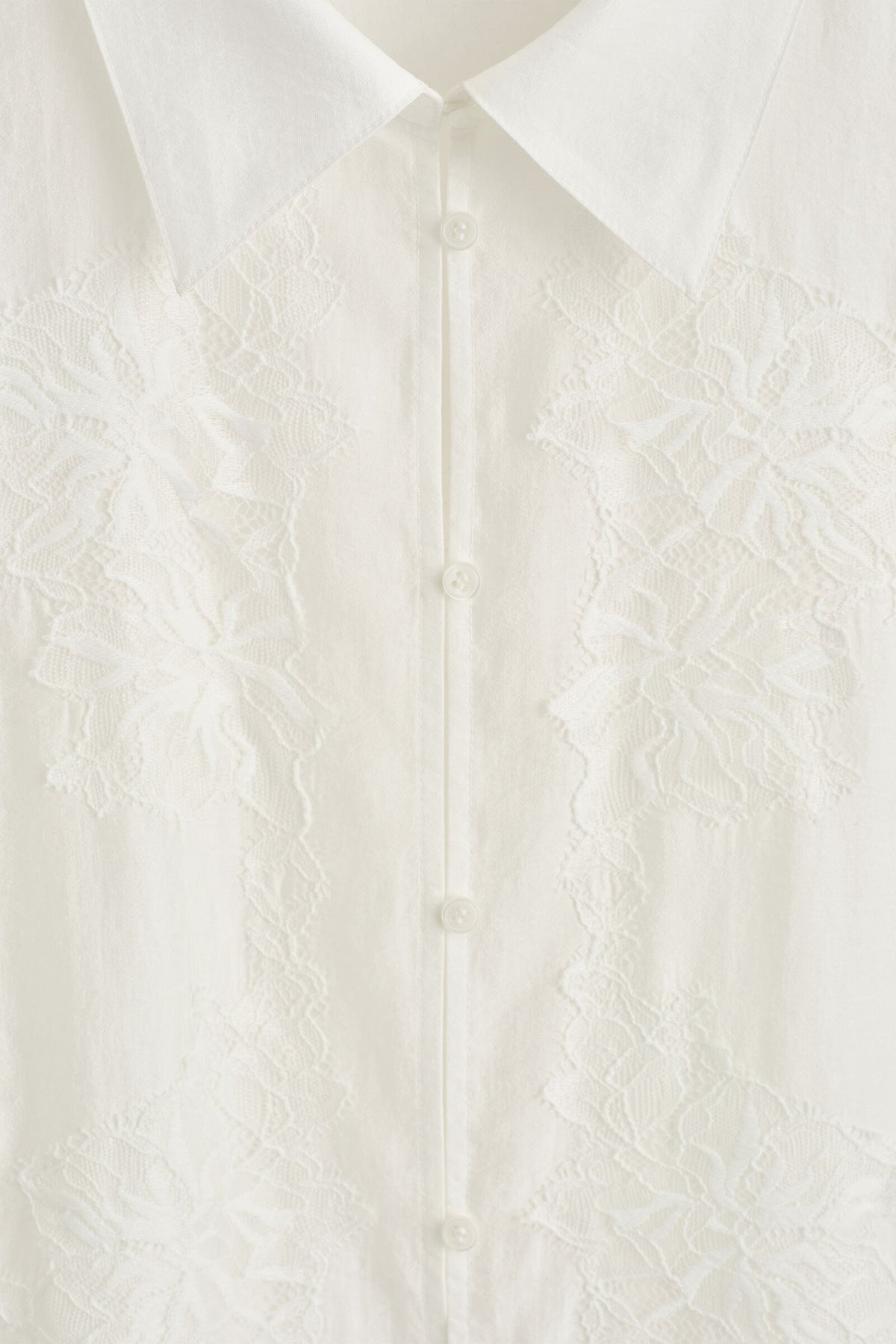 CAMISA FLUIDA CON DETALLE DE ENCAJE - MARFIL | DescriptiveDetail