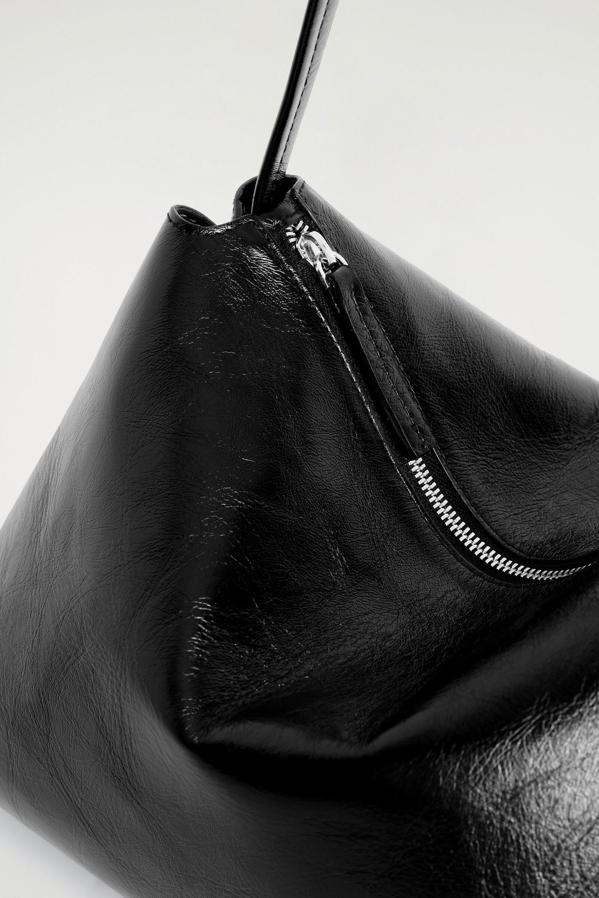 BOLSO DE HOMBRO PABELLÓN - CUERO - NEGRO | DescriptiveDetail