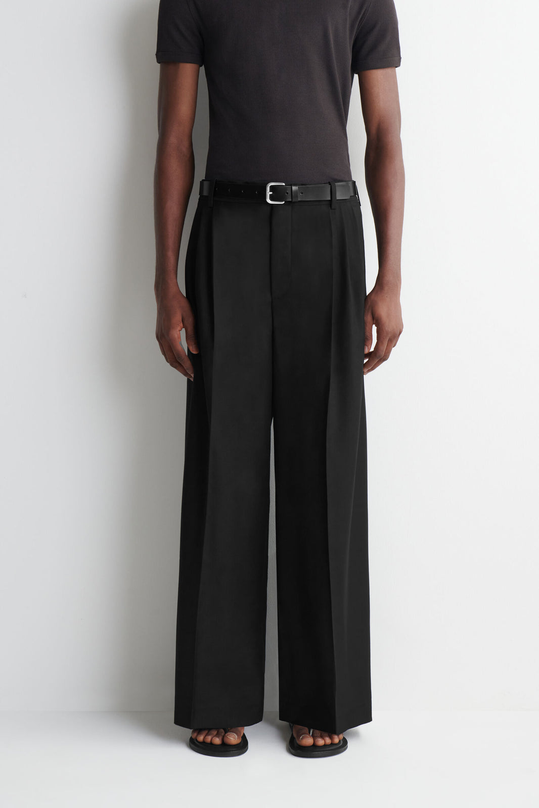 PANTALONES ANCHOS DE PLIEGUES - NEGRO