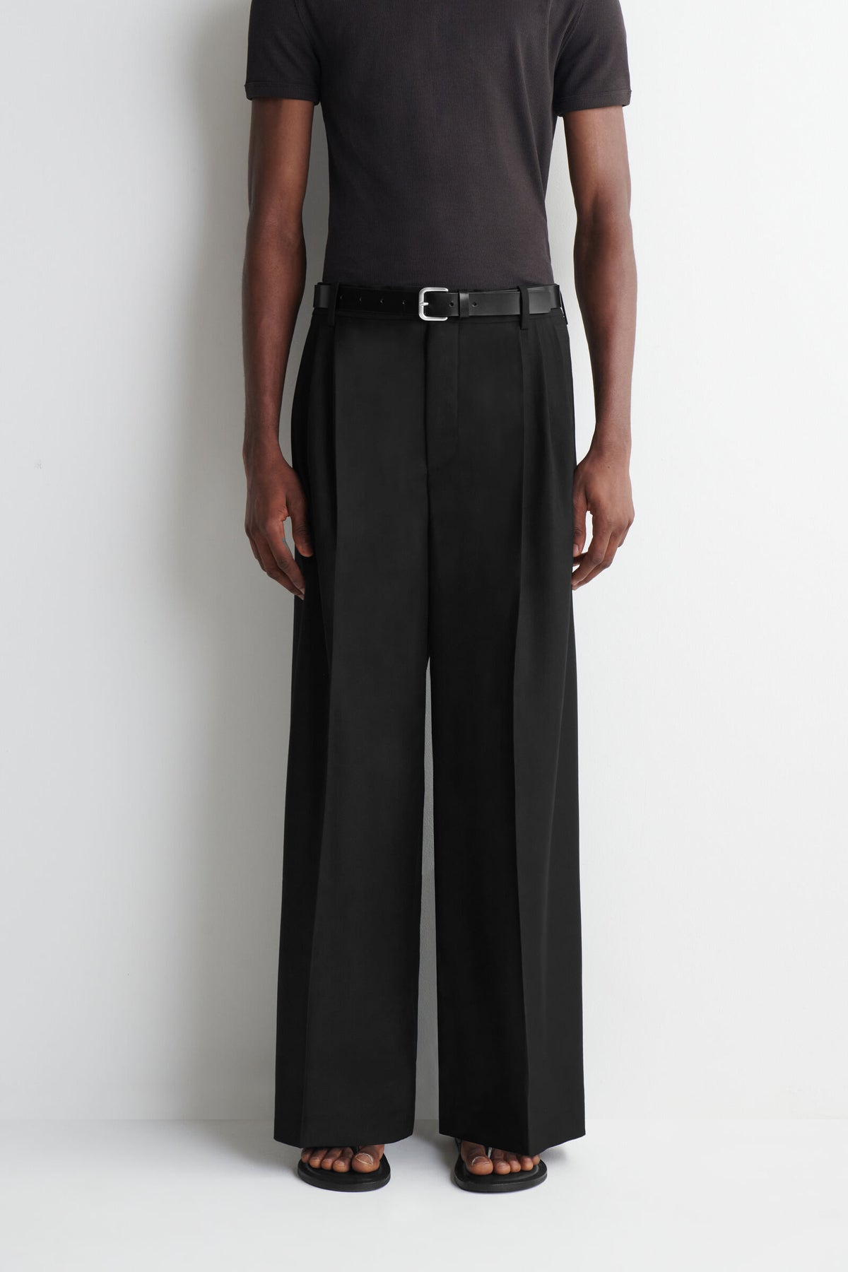 PANTALONES ANCHOS DE PLIEGUES - NEGRO