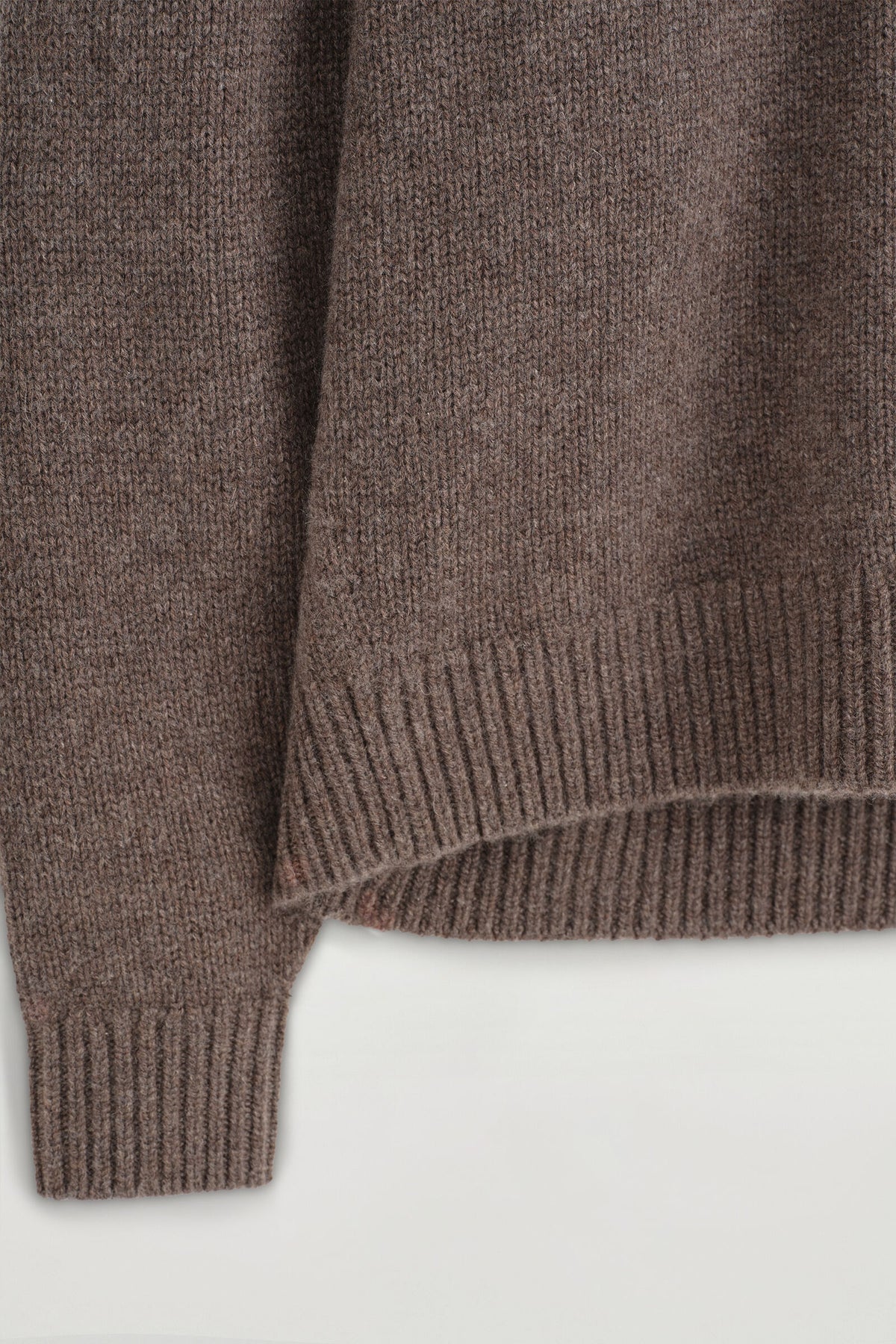 SWEATER DE CASHMERE DE CUELLO REDONDEADO - MARRÓN MEZCLADO | DescriptiveDetail