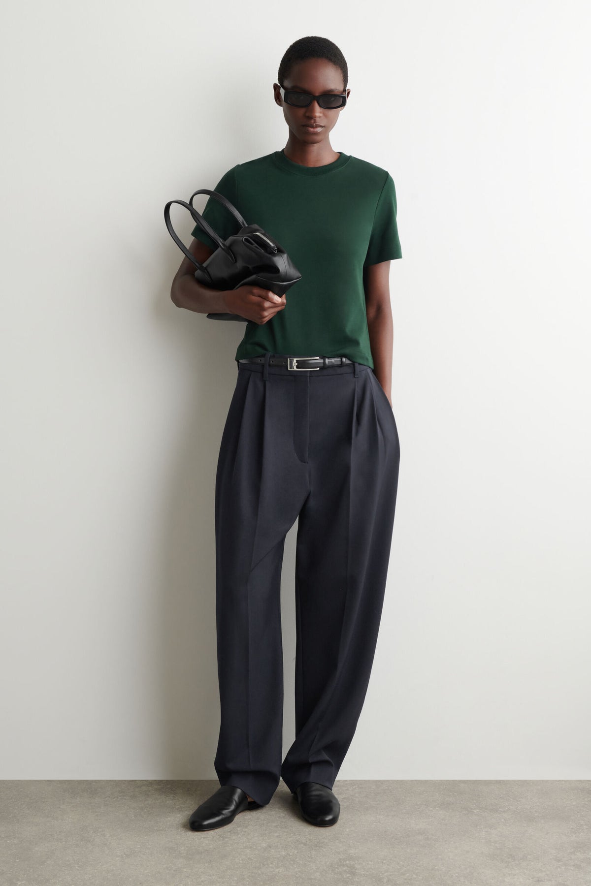 CAMISETA DE CORTE LIMPIO - VERDE OSCURO