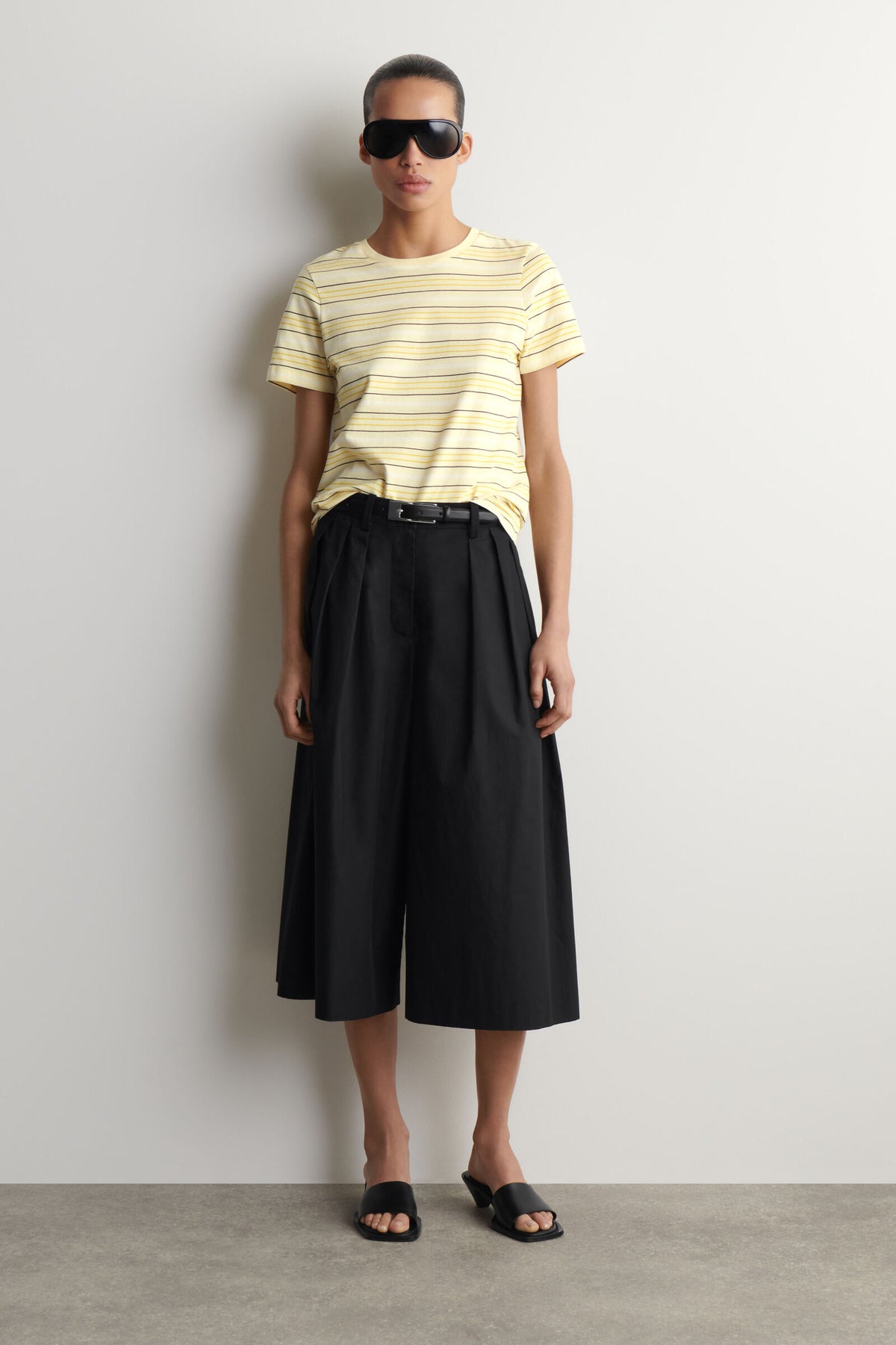 CAMISETA DE ALGODÓN CON CUELLO REDONDO - AMARILLO / BLANCO / RAYAS