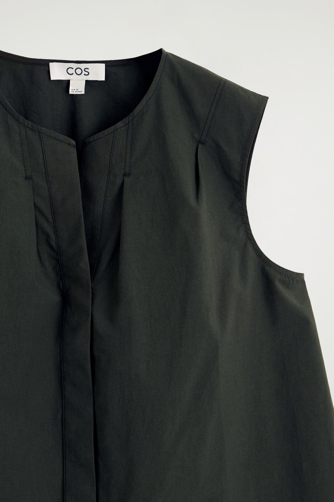 BLUSA SIN MANGAS CON PLIEGUES - VERDE OSCURO | DescriptiveDetail