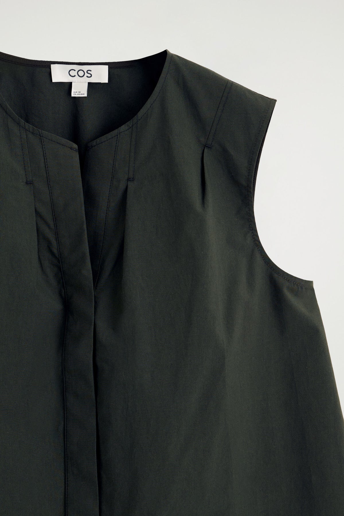 BLUSA SIN MANGAS CON PLIEGUES - VERDE OSCURO | DescriptiveDetail