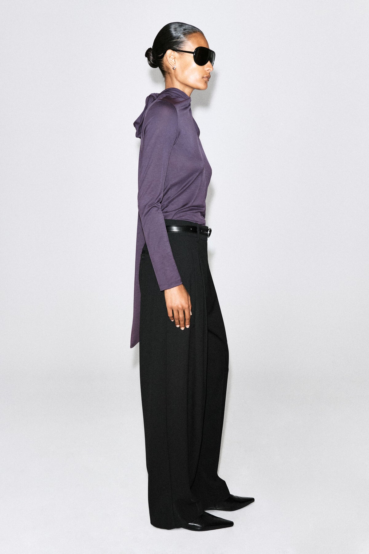 BLUSA FLUIDA CON DETALLE DE PAÑUELO - PÚRPURA OSCURO