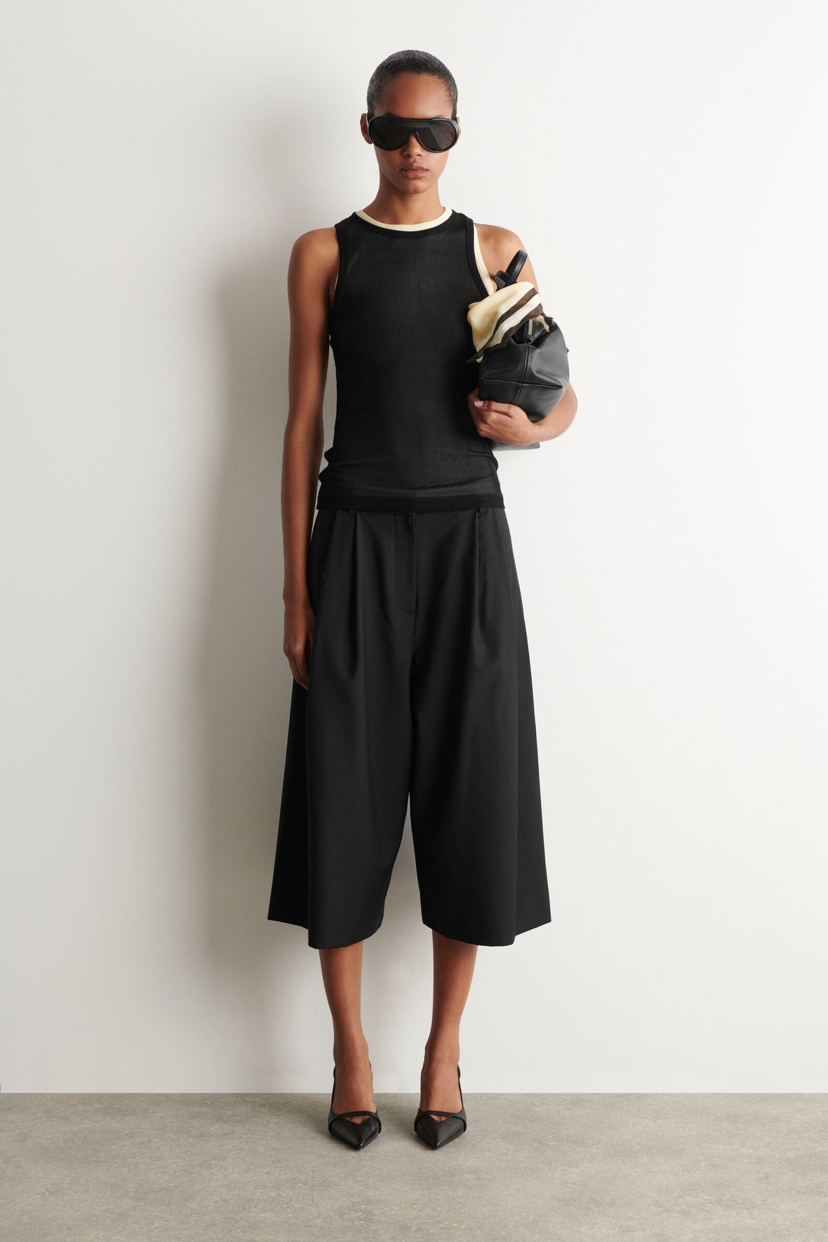 PANTALONES CULOTTE DE LANA PLISADA - NEGRO