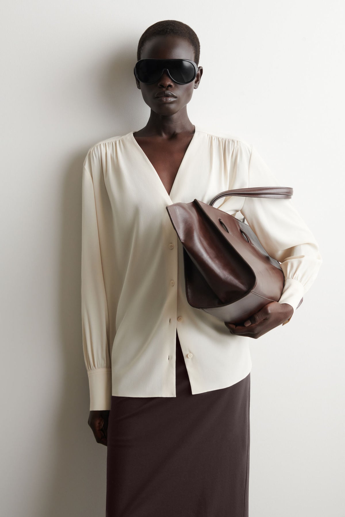 BLUSA DE ESCOTE V RECOGIDA - BEIGE CLARO - StillMedia/Lookbook