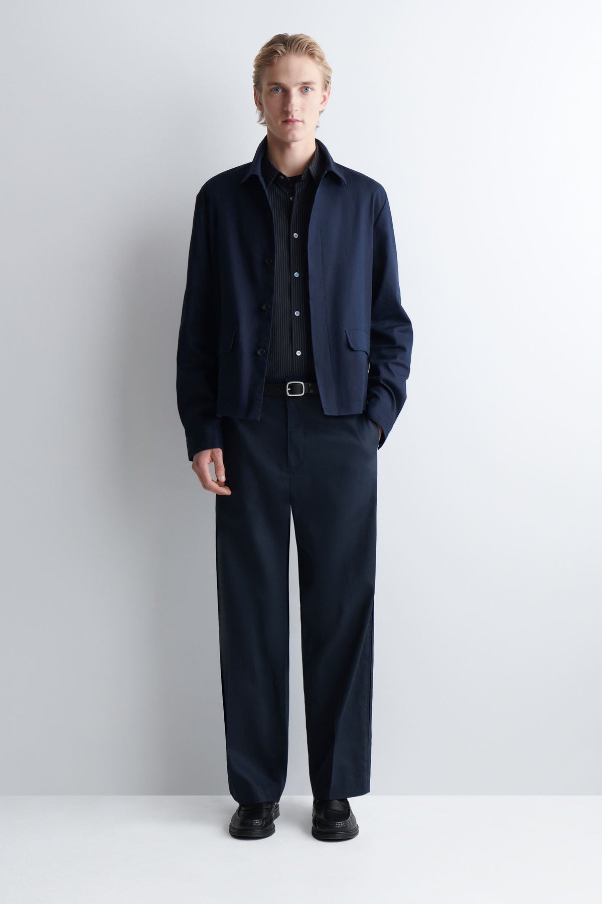 PANTALONES DE ALGODÓN Y LINO DE AJUSTE RELAJADO Y DE PIERNA RECTA - AZUL MARINO - StillMedia/Lookbook