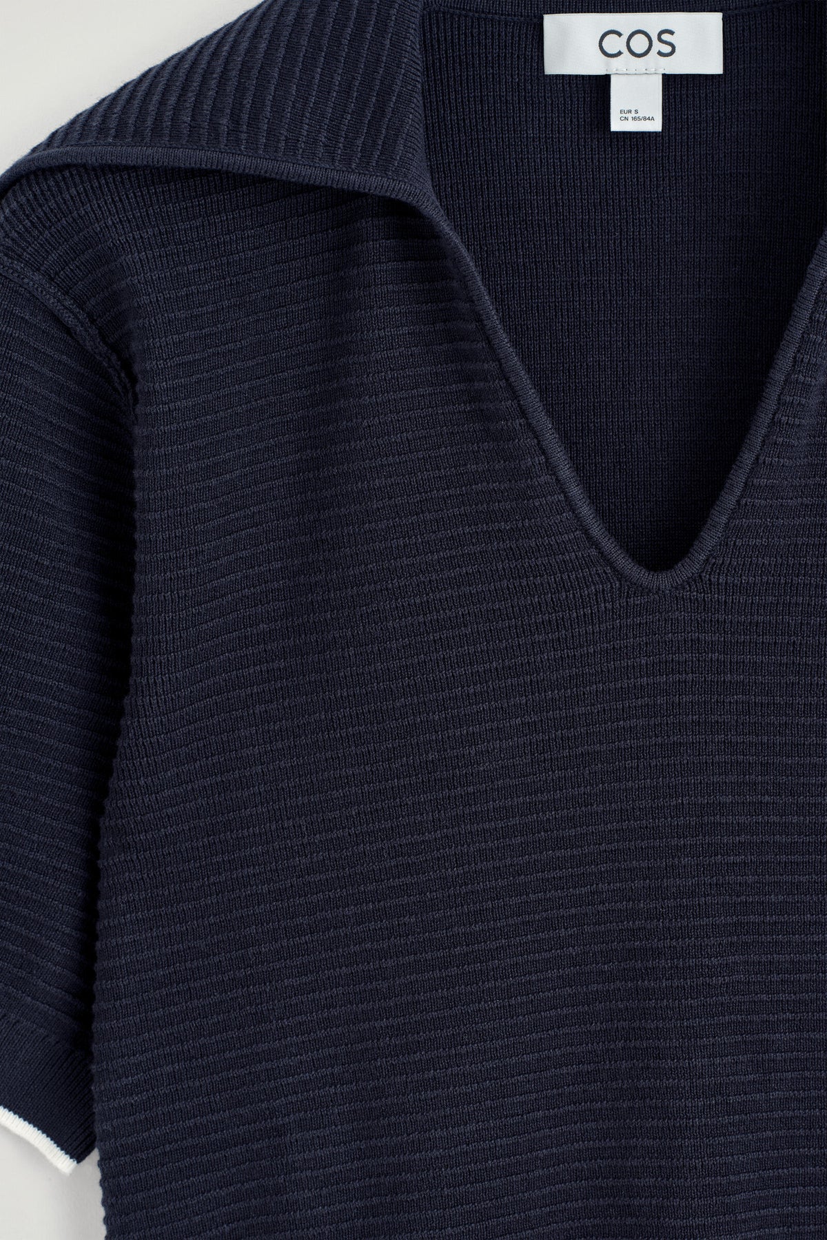 TOP DE PUNTO CON CUELLO DE MARINERO - AZUL MARINO | DescriptiveDetail